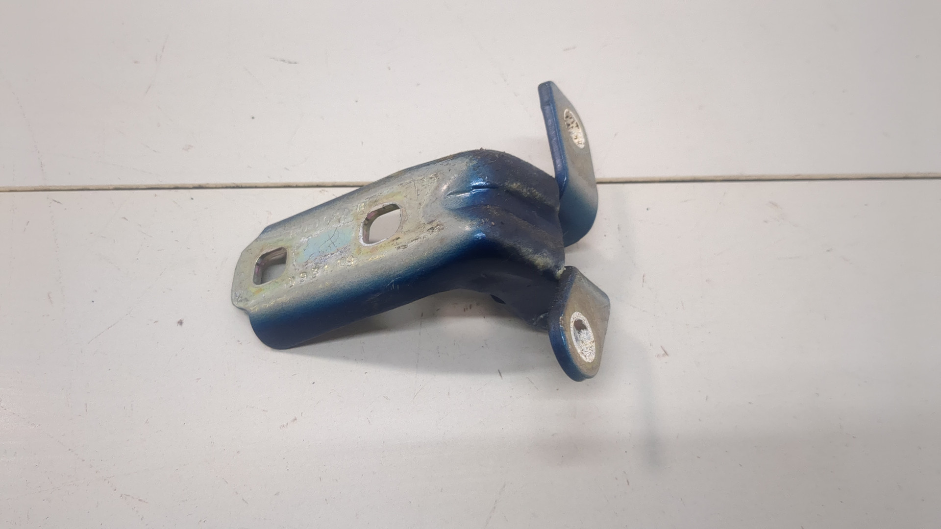 Петля двери