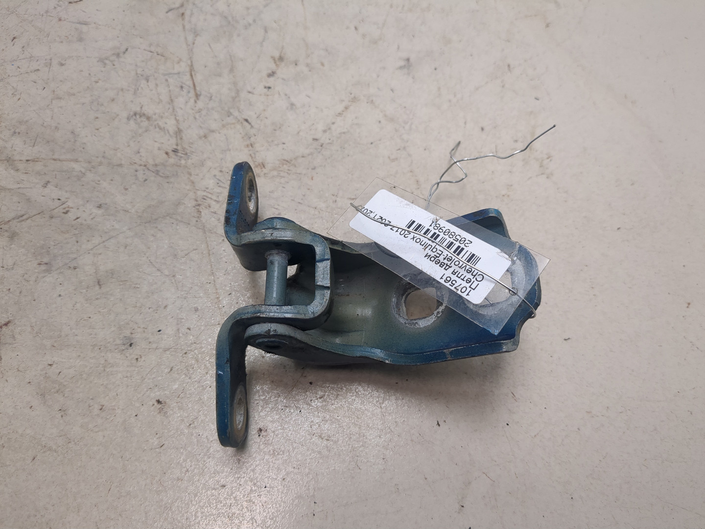 Петля двери