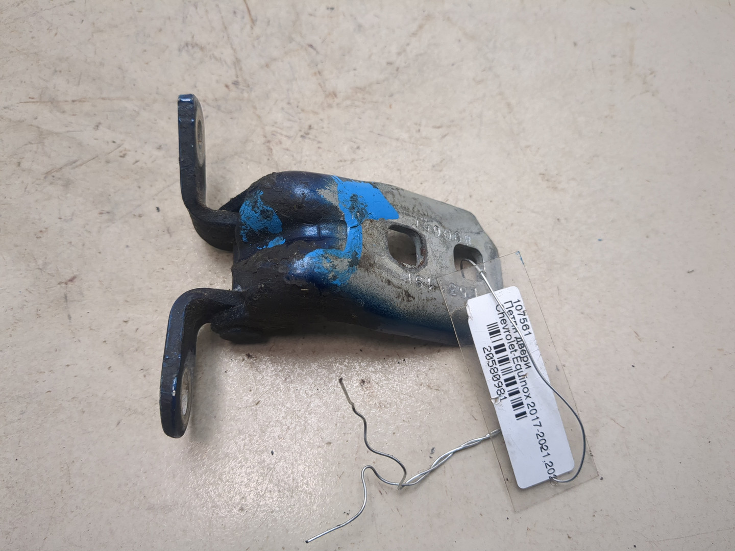 Петля двери