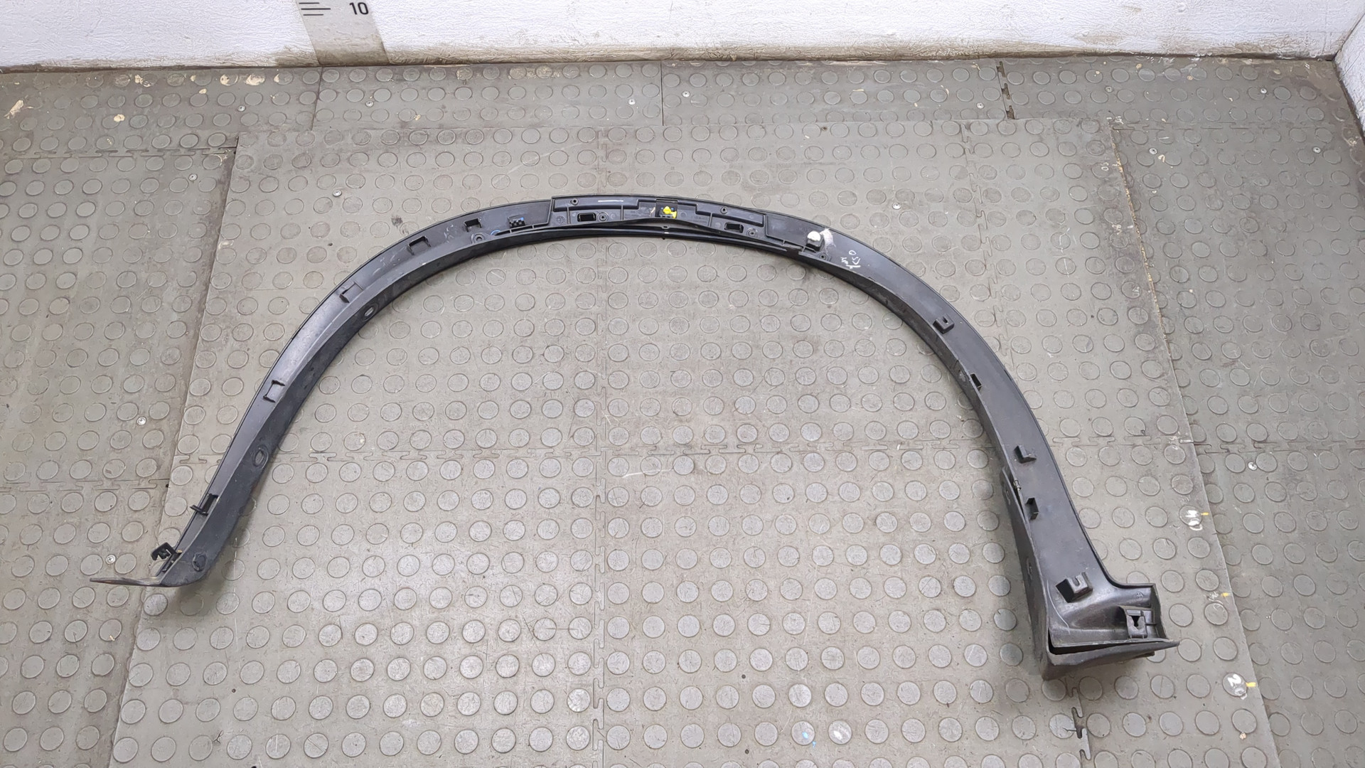 Накладка переднего крыла правого