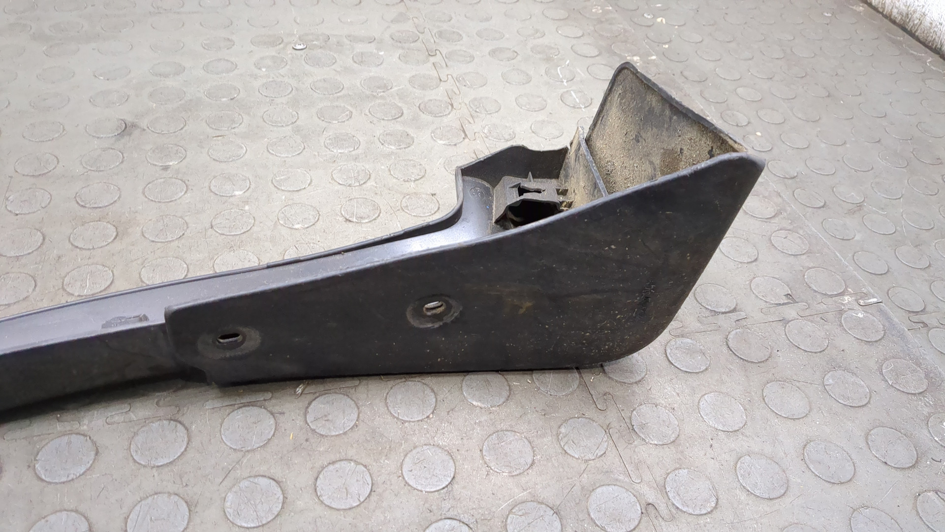 Накладка переднего крыла правого