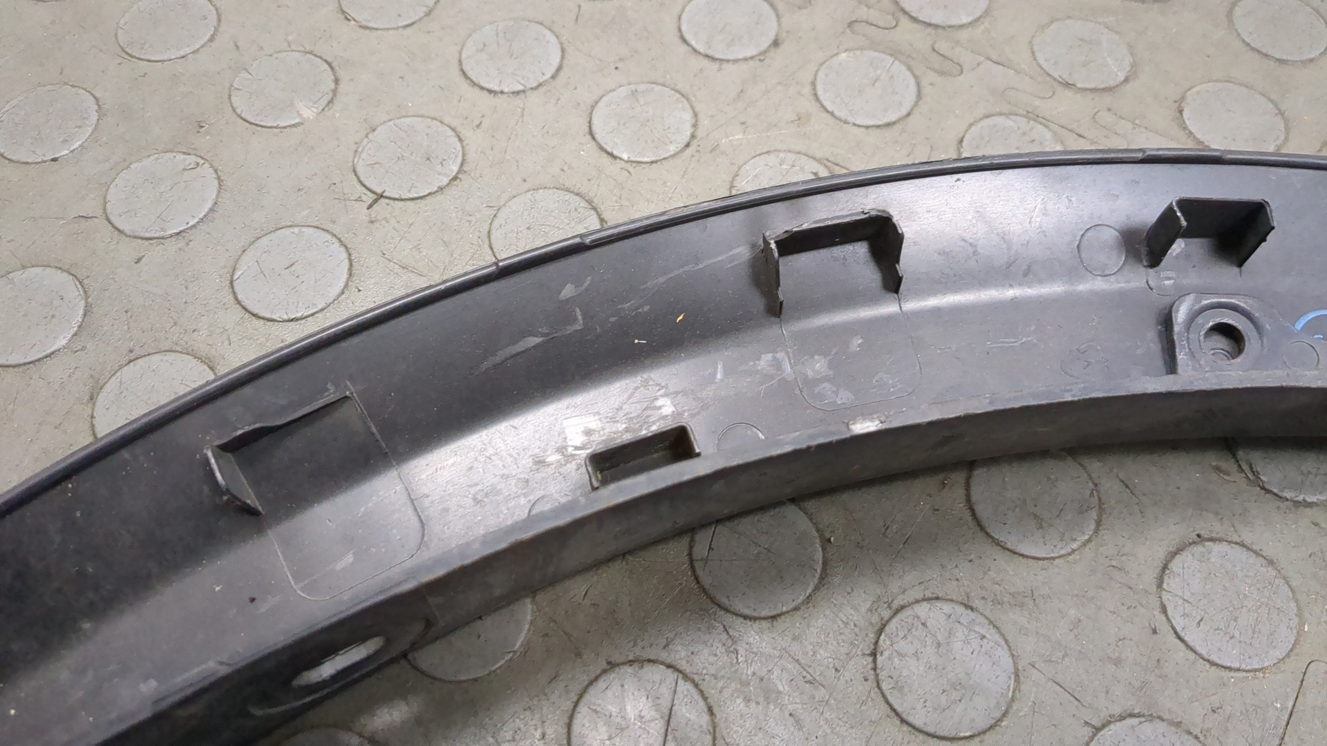 Накладка переднего крыла правого