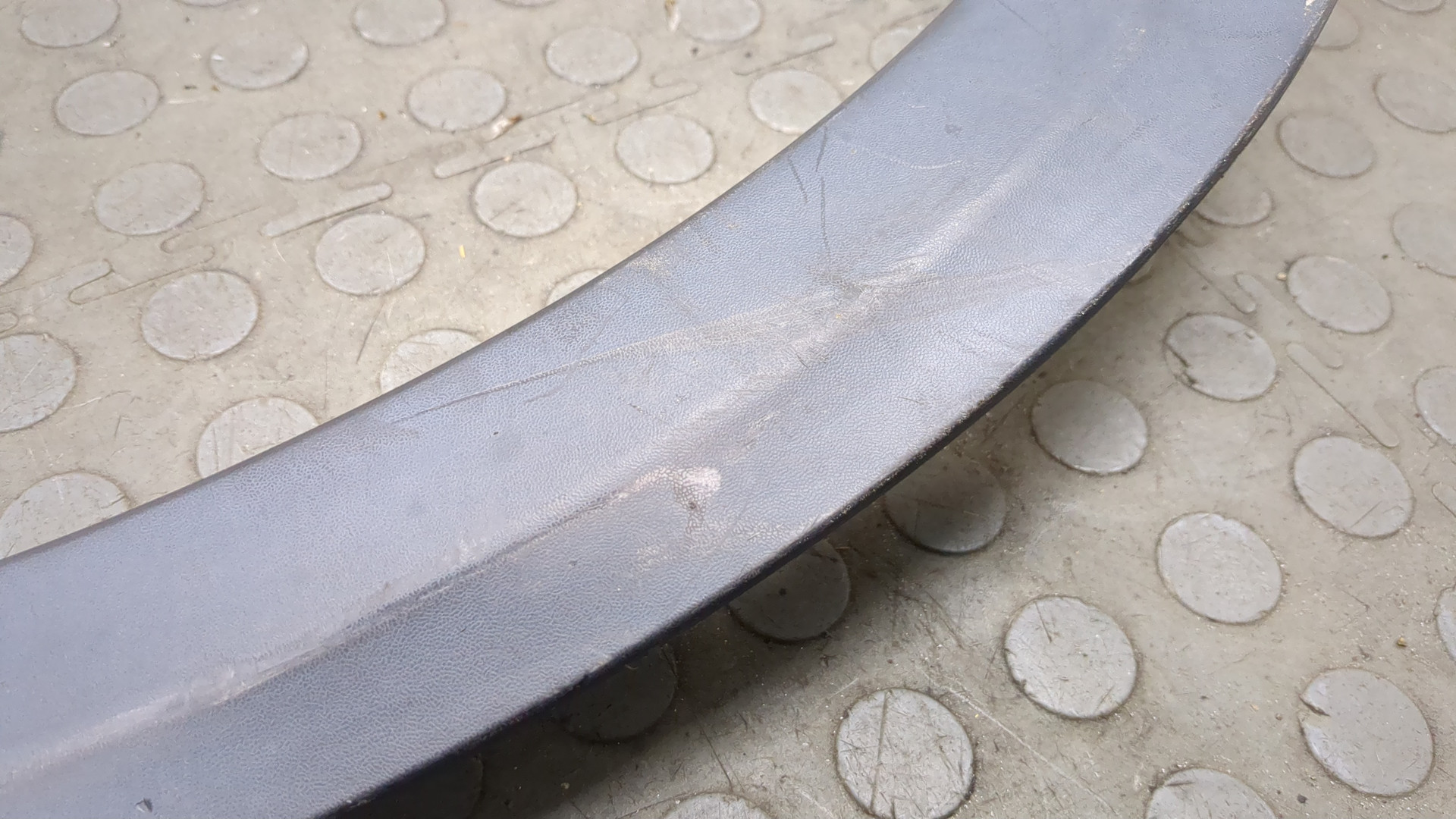 Накладка переднего крыла правого