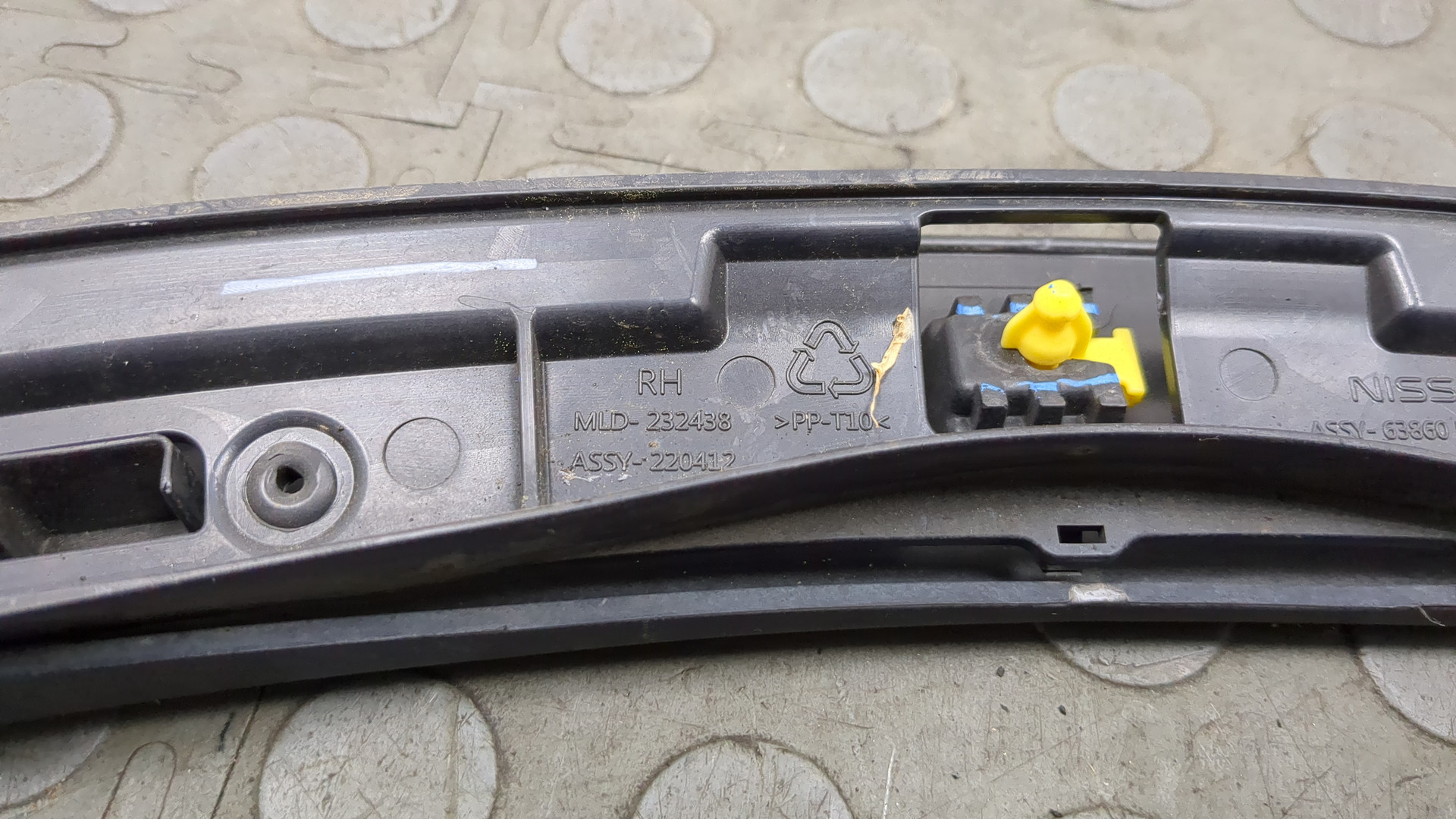 Накладка переднего крыла правого