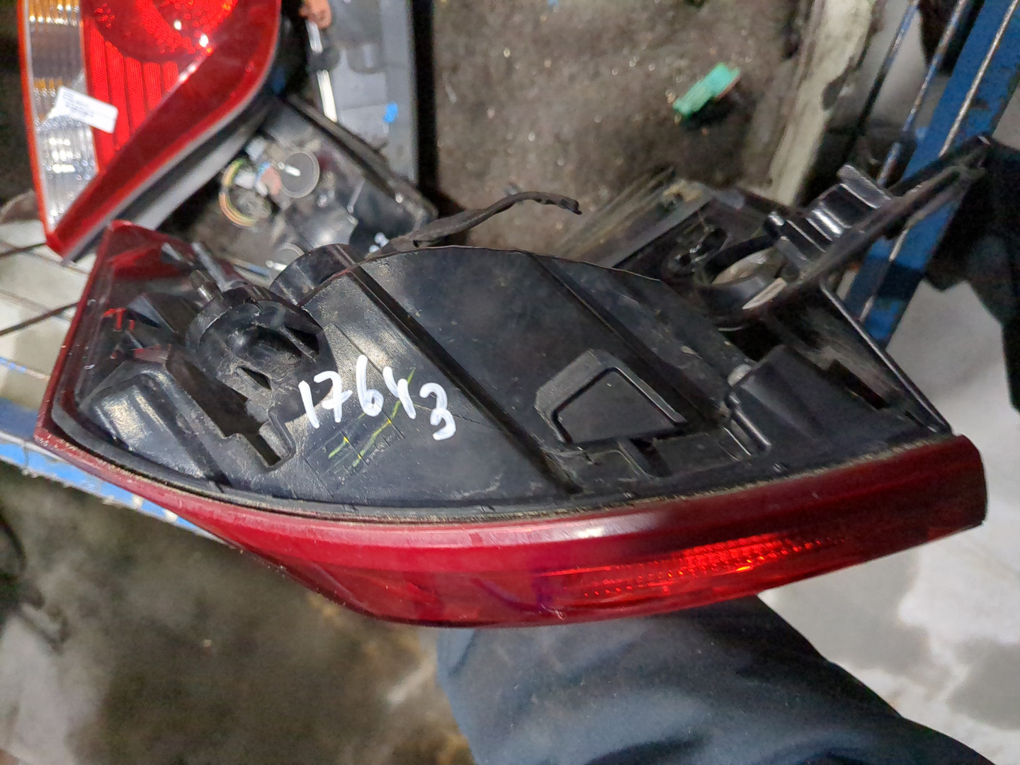 Фонарь задний правый