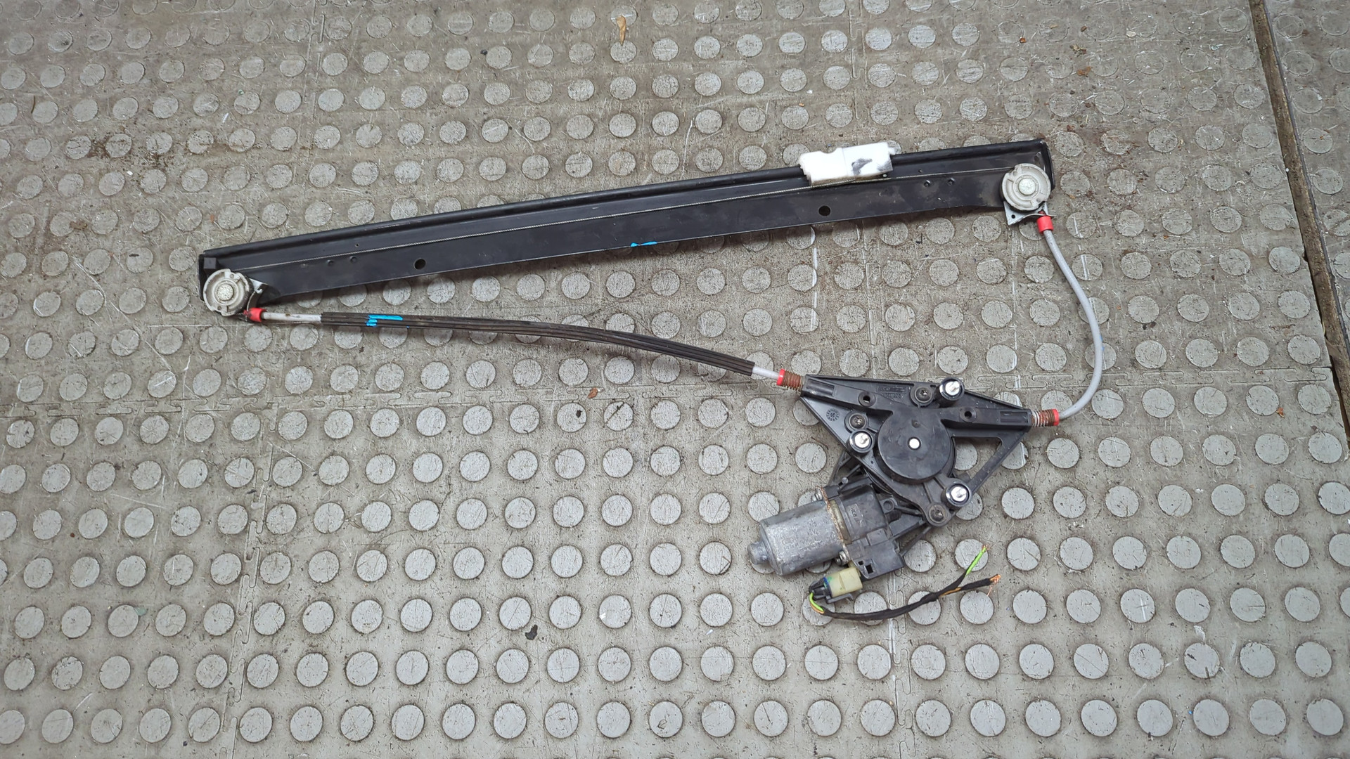 Стеклоподъемник электр. передний правый