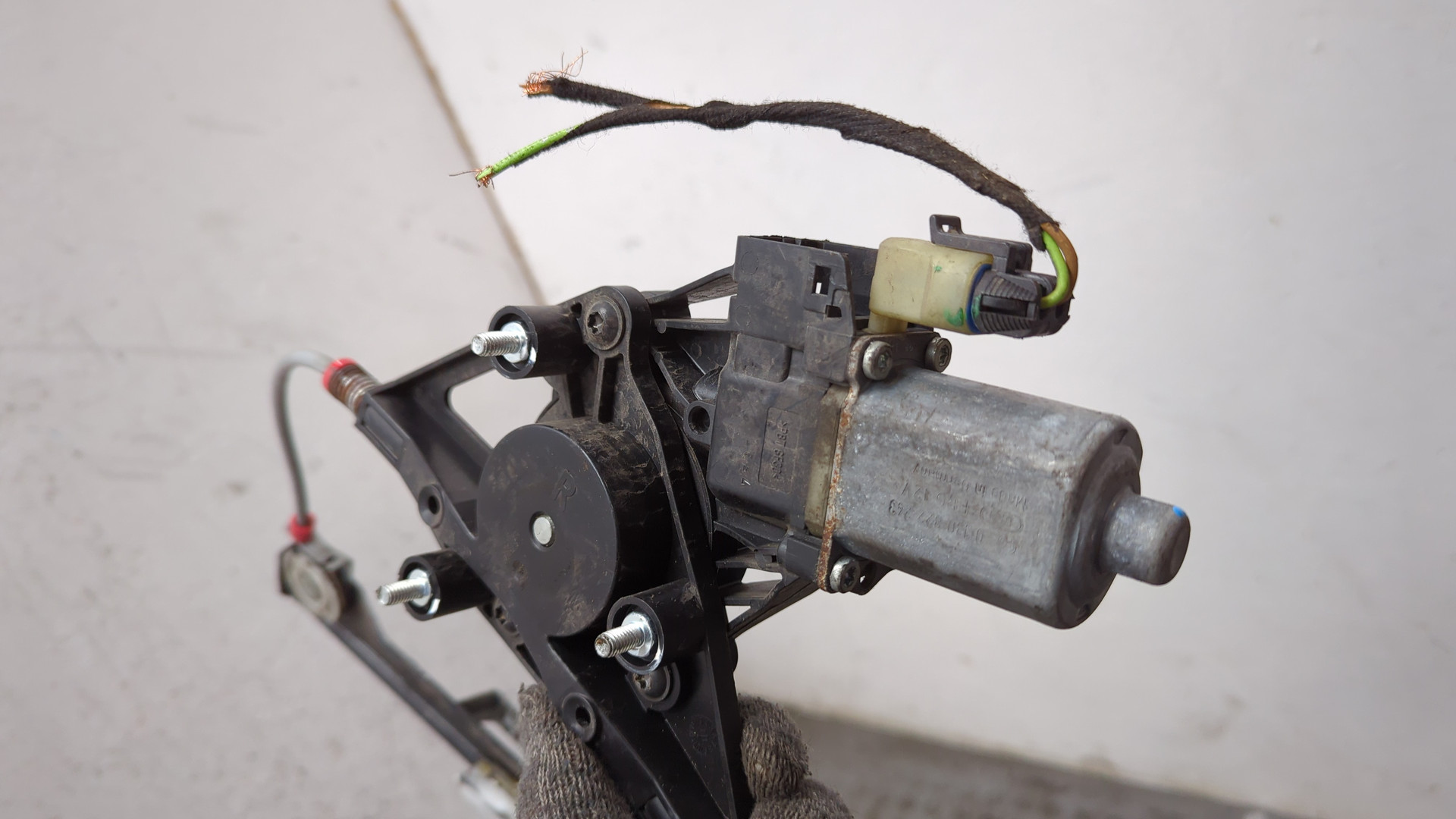 Стеклоподъемник электр. передний правый