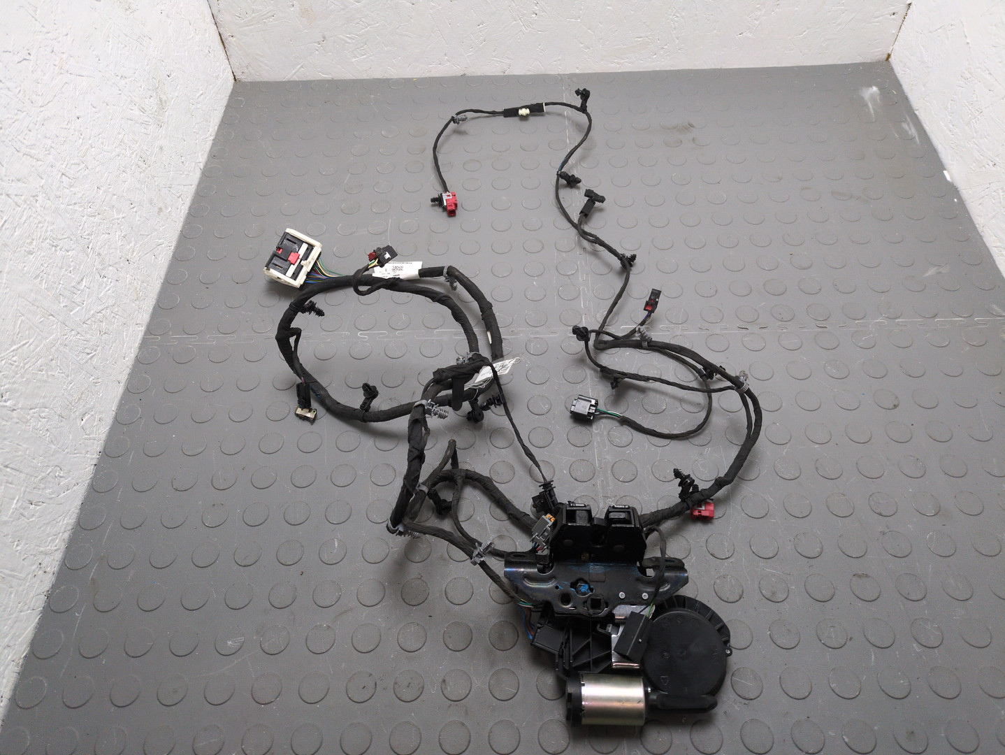 Замок багажника