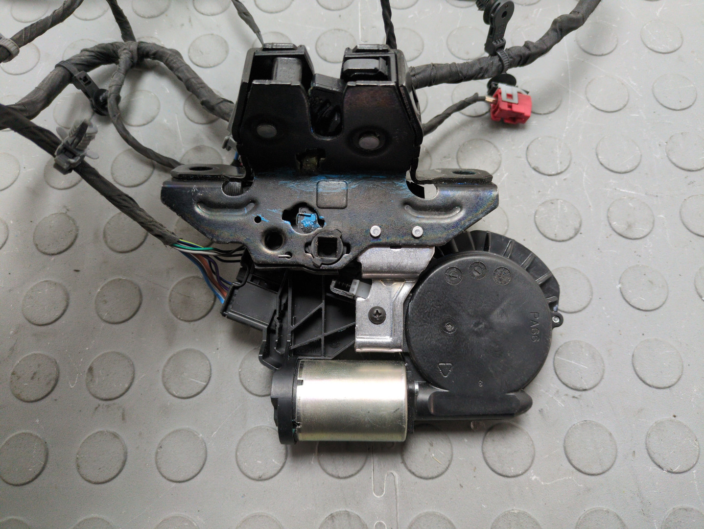 Замок багажника