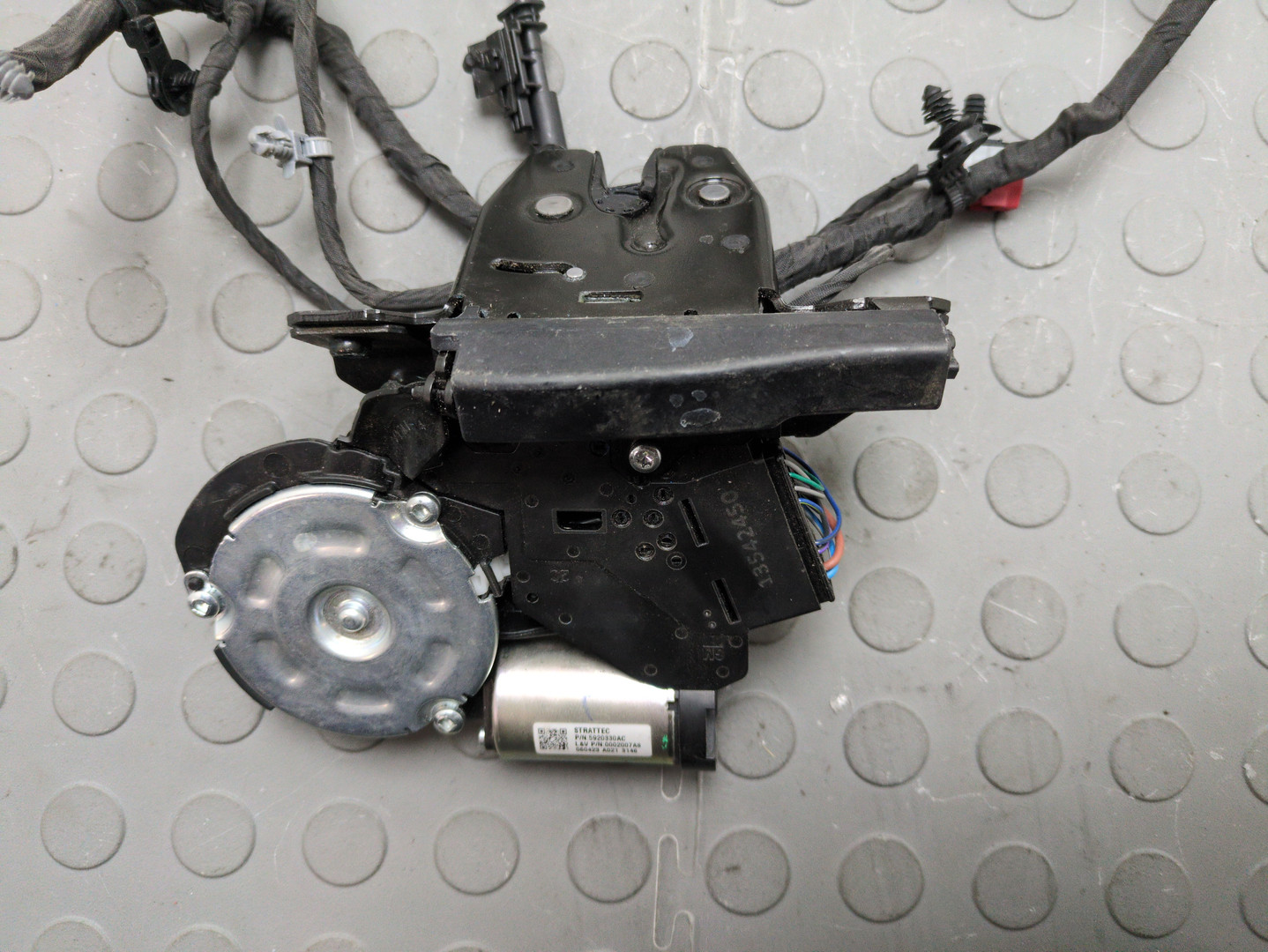 Замок багажника