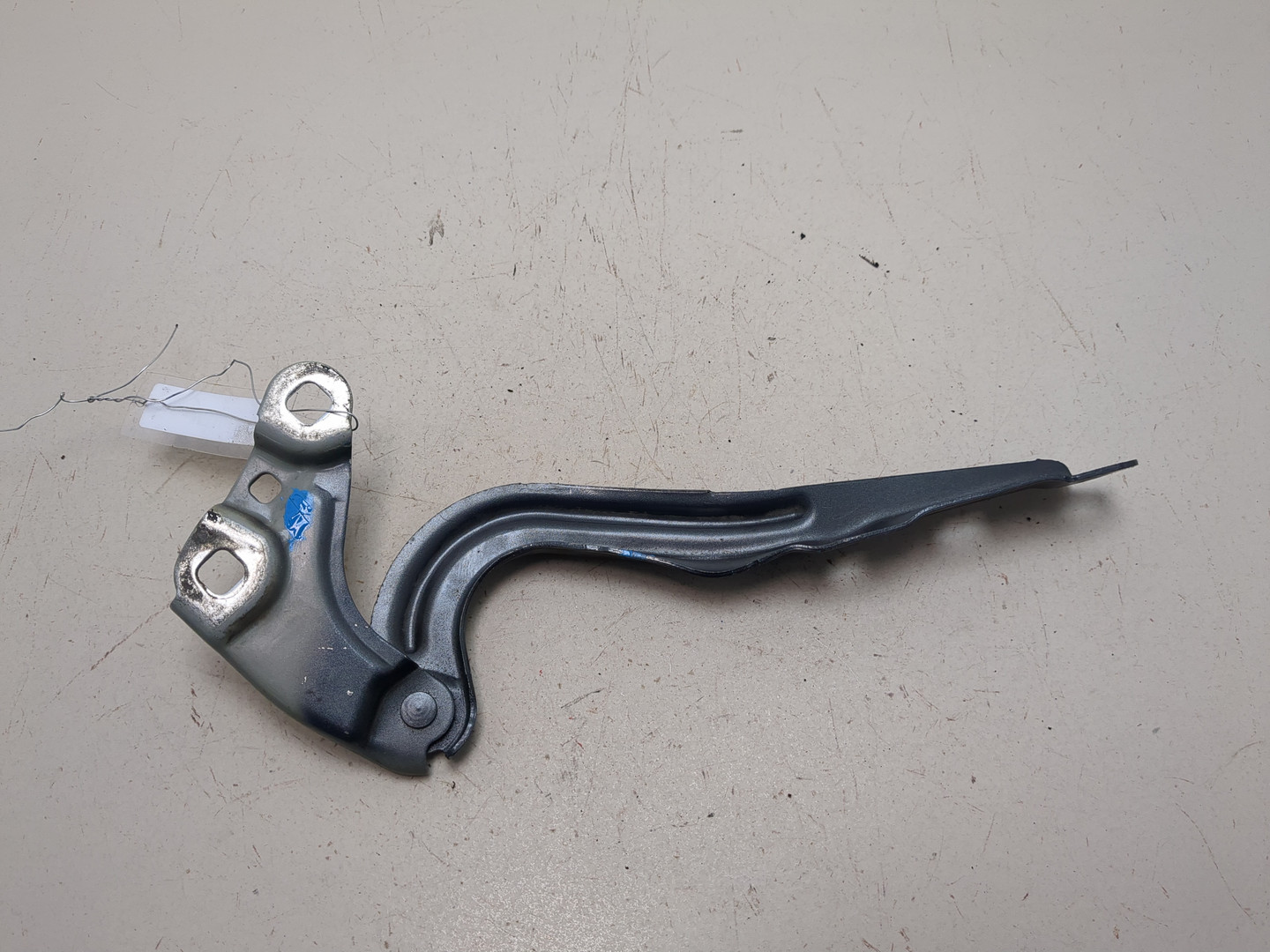 Петля капота правая