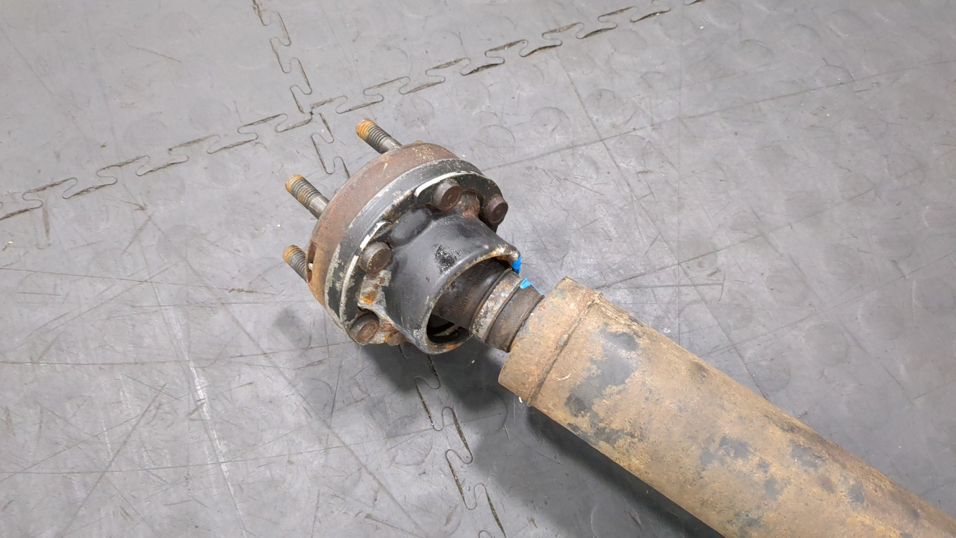 Вал карданный задний