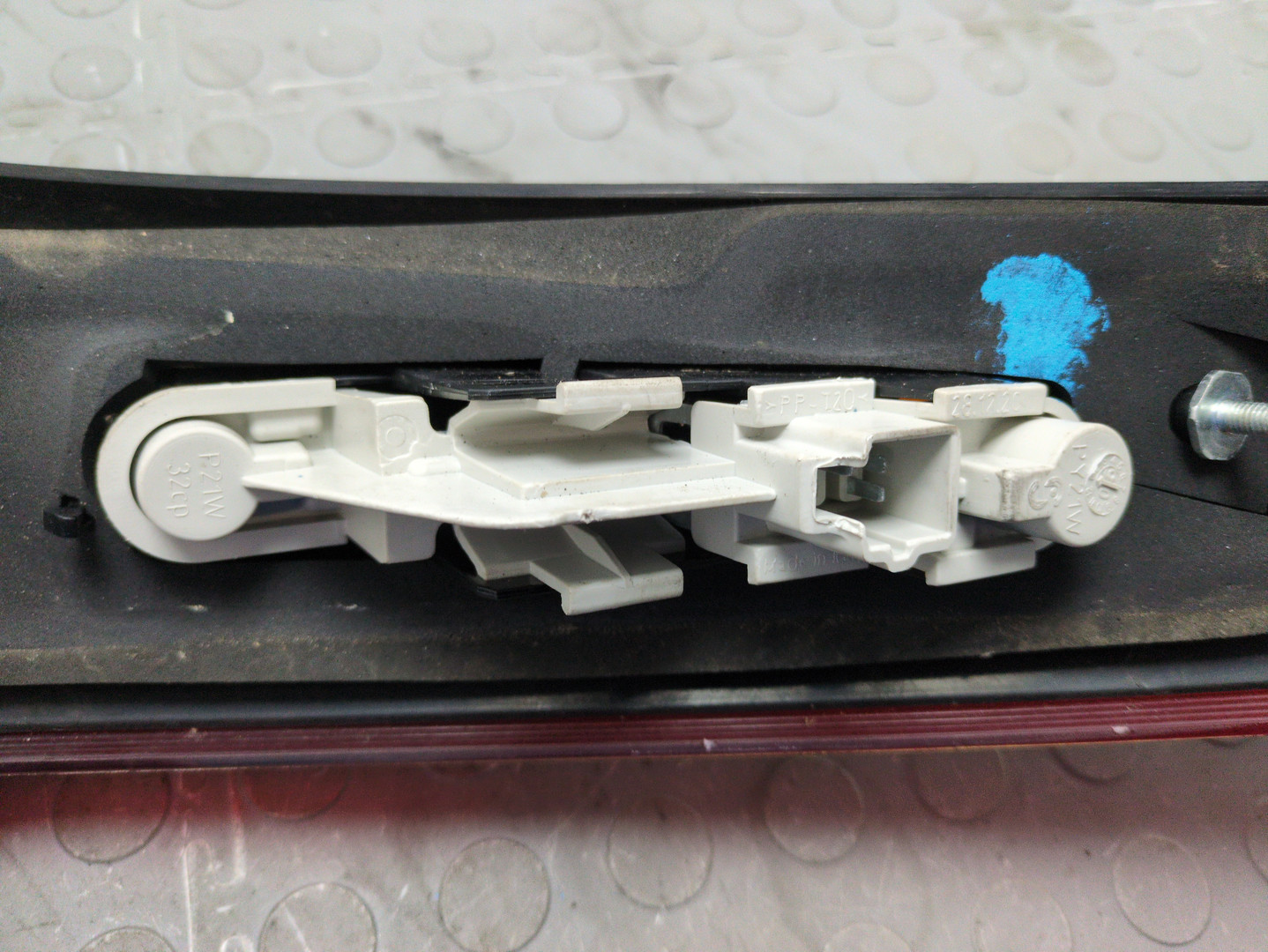 Фонарь задний левый