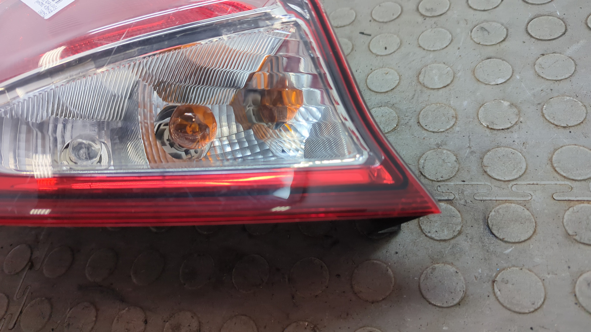 Фонарь задний левый