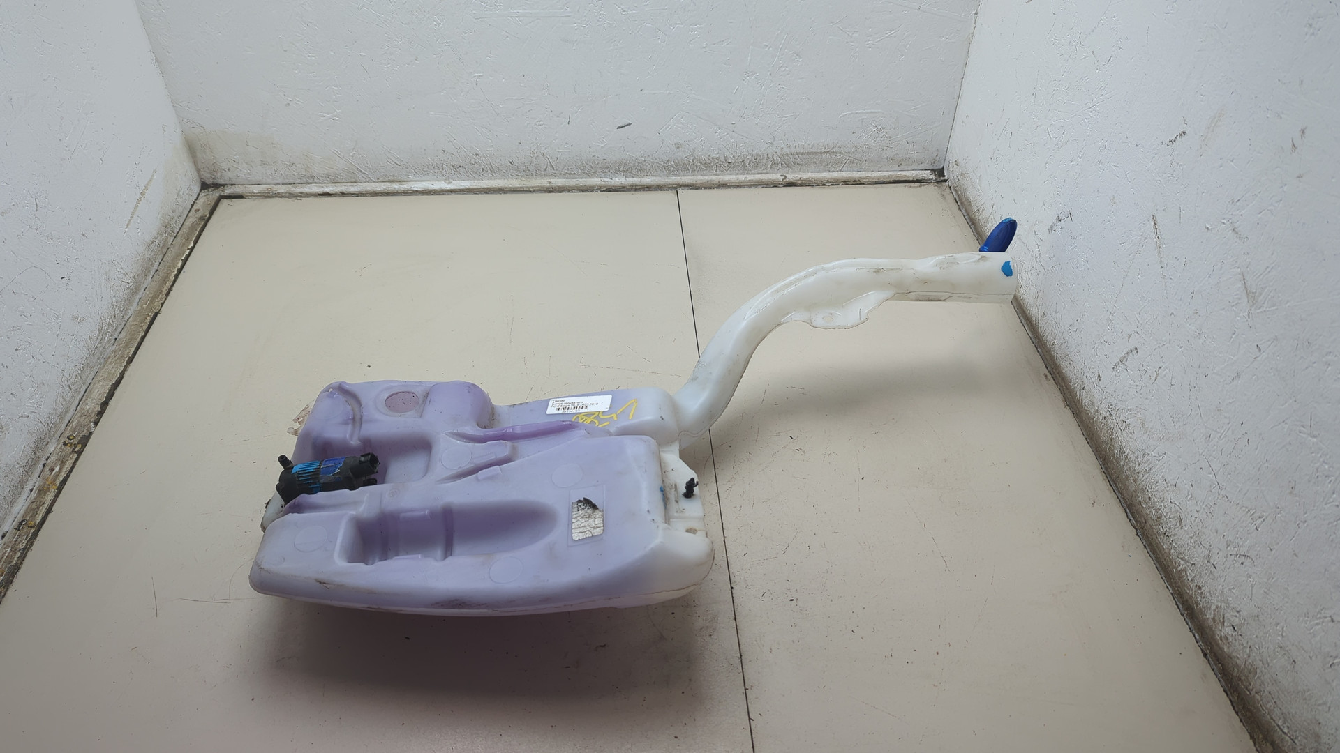 Бачок омывателя лобового стекла