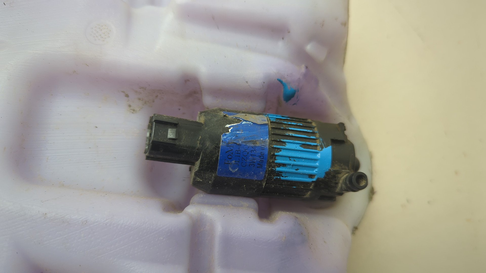 Бачок омывателя лобового стекла