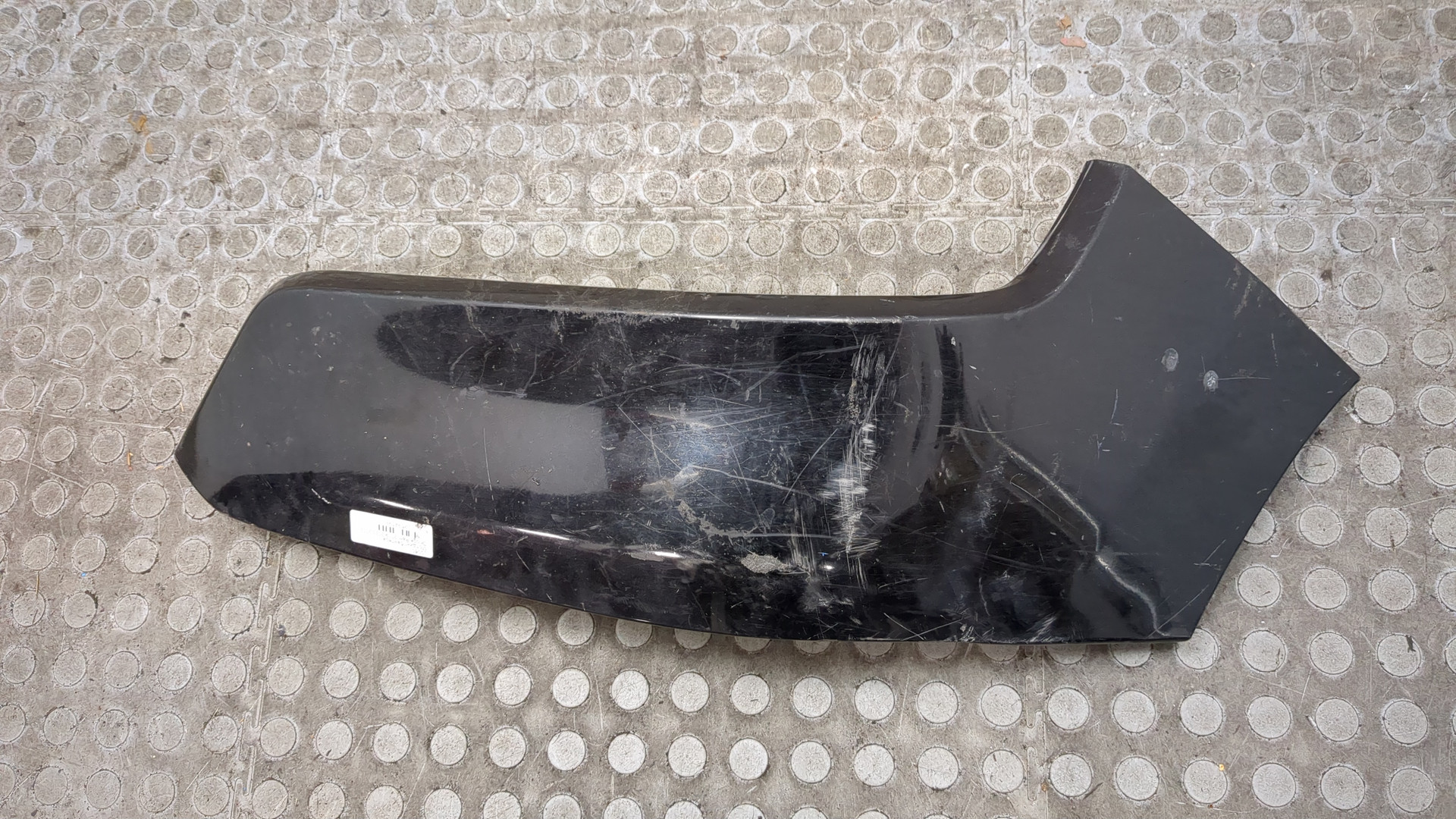 Молдинг заднего бампера левый