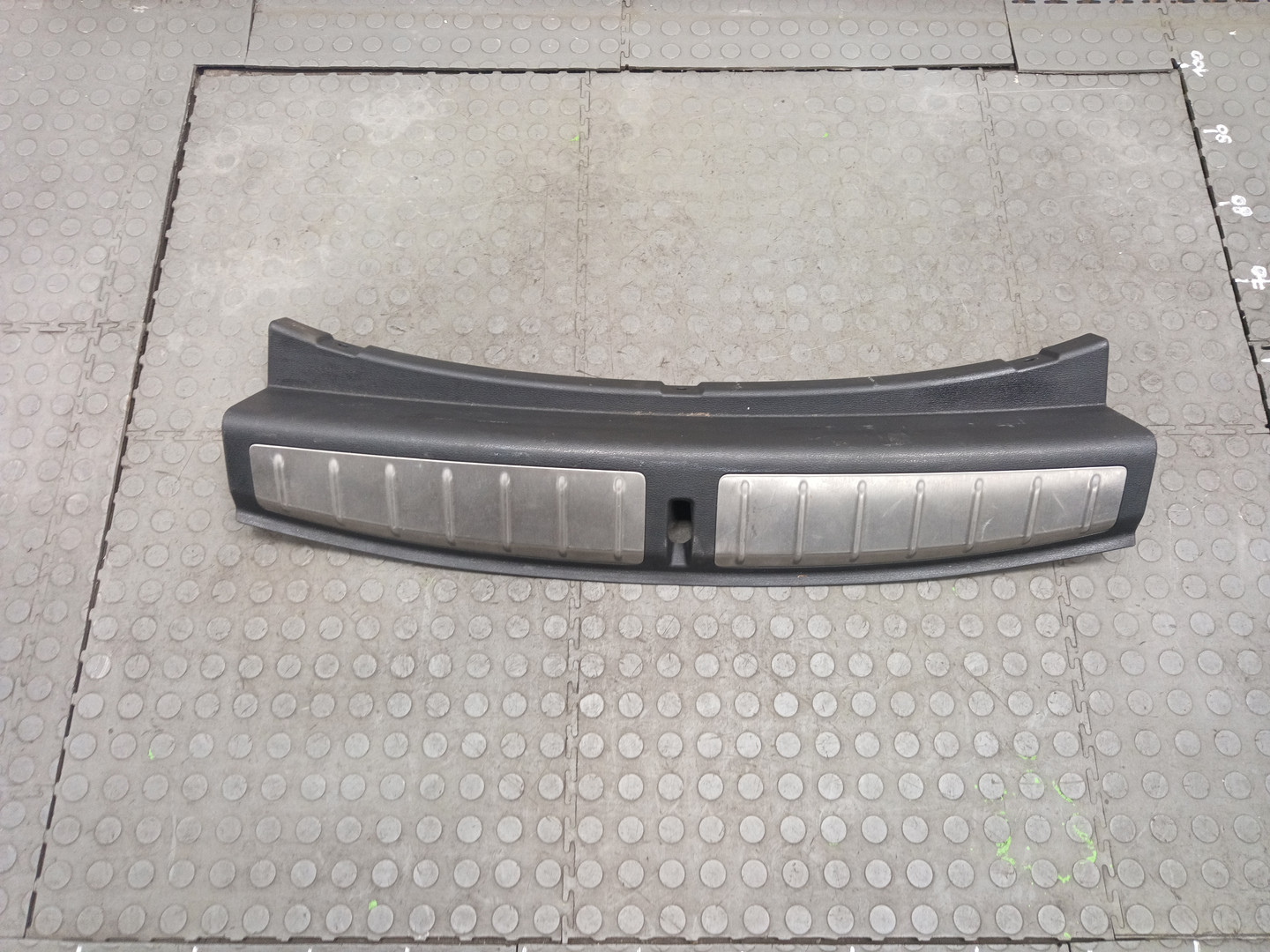 Обшивка багажника