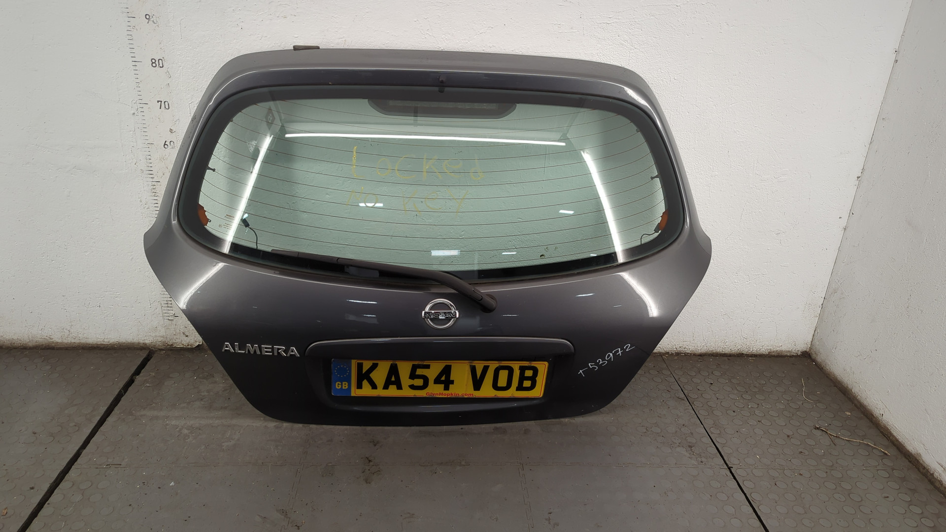 Дверь багажника