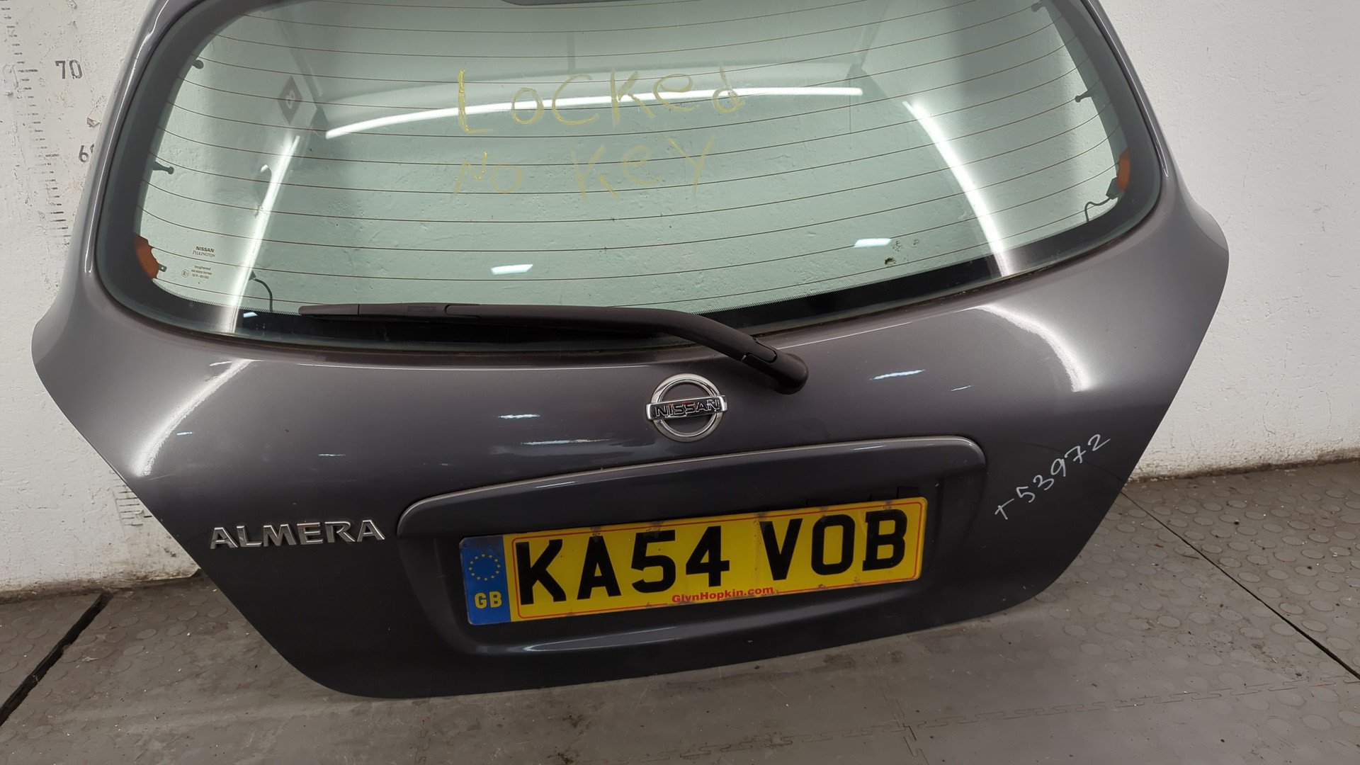 Дверь багажника