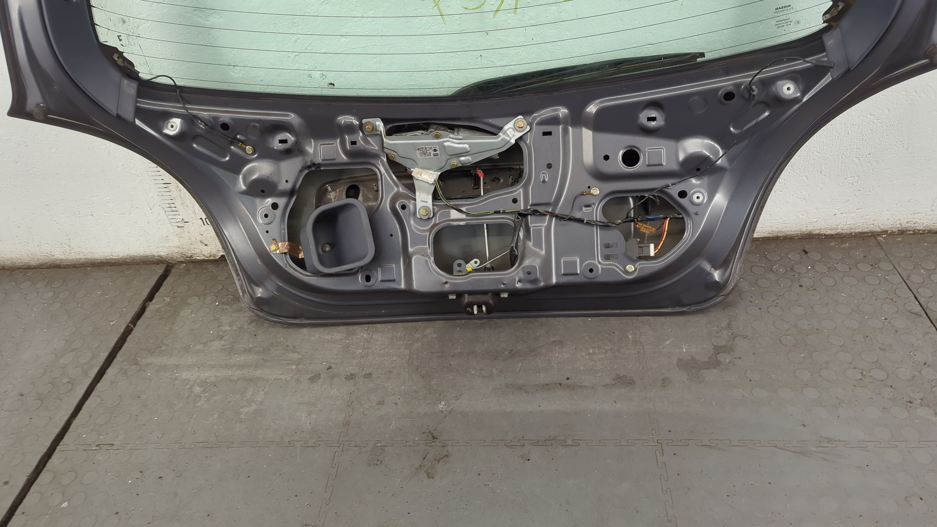 Дверь багажника