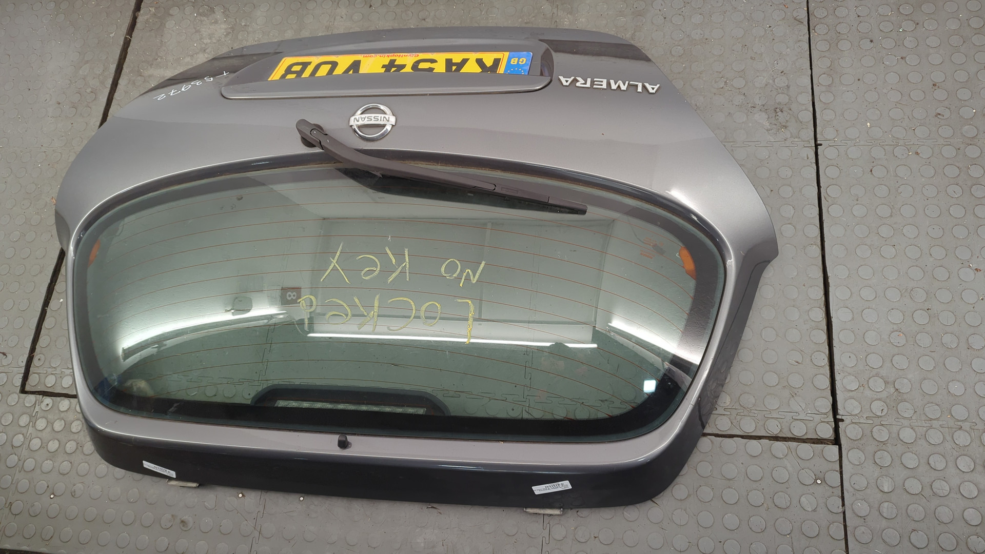 Дверь багажника