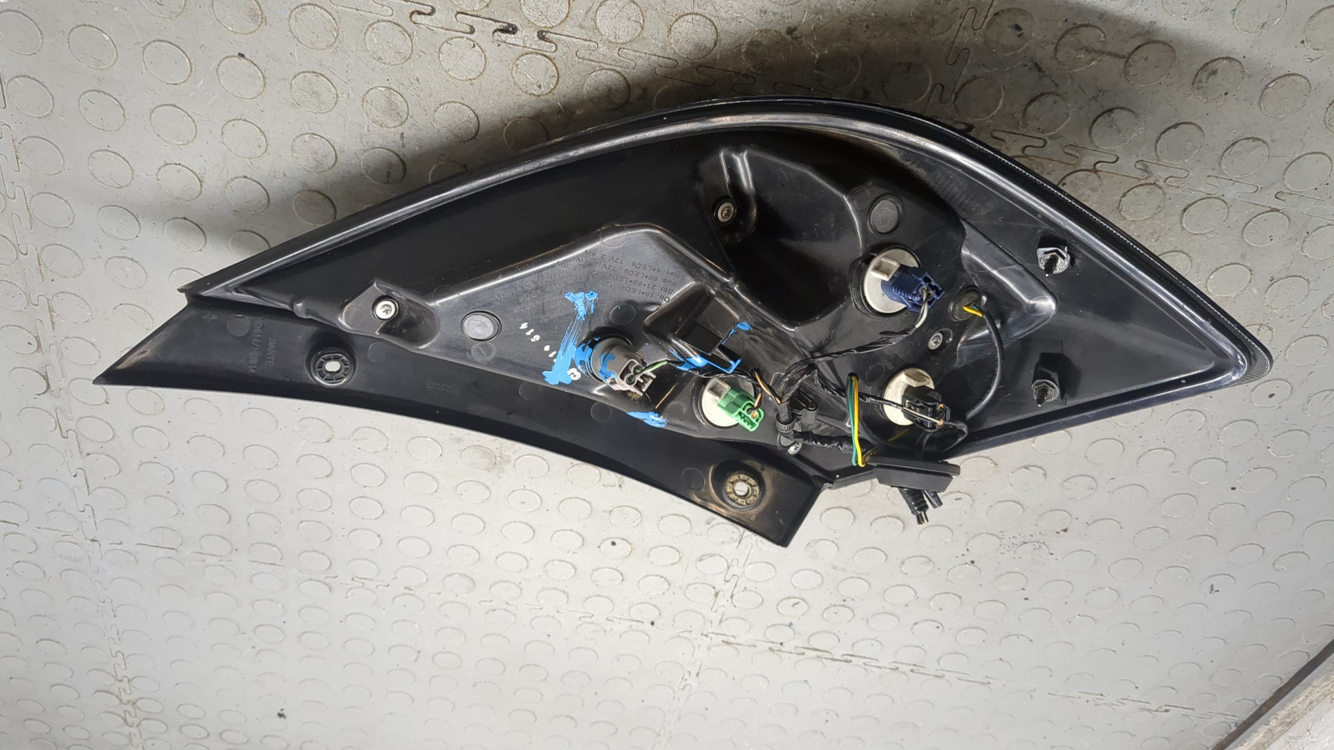 Фонарь задний правый