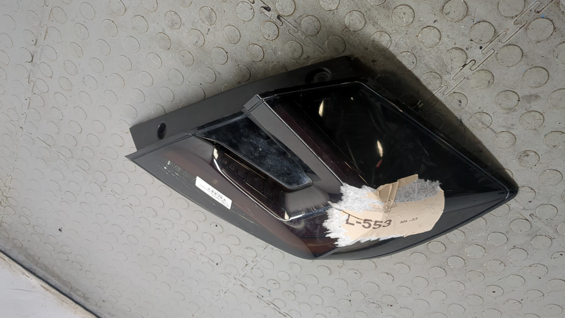 Фонарь задний правый