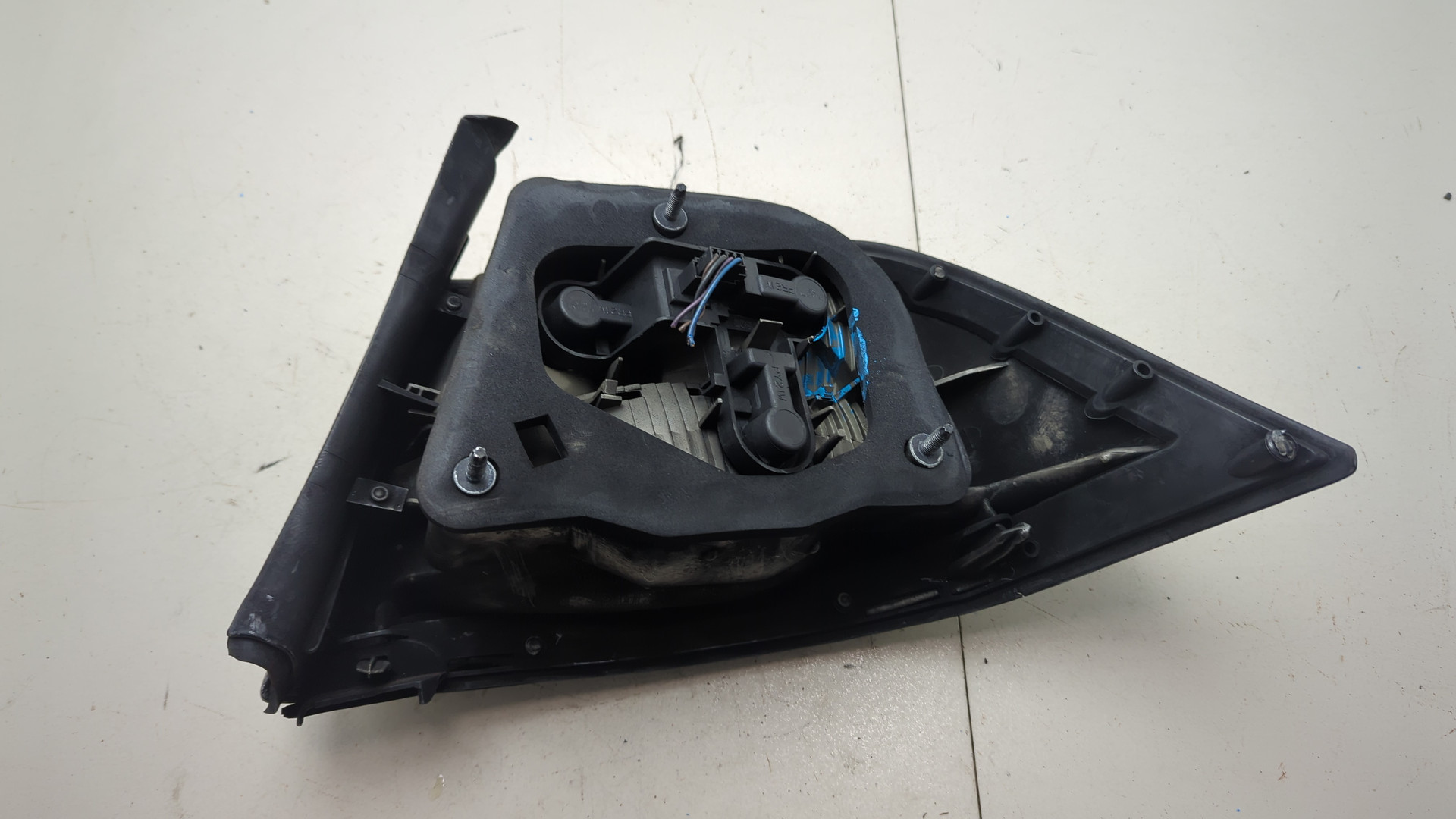 Фонарь задний левый