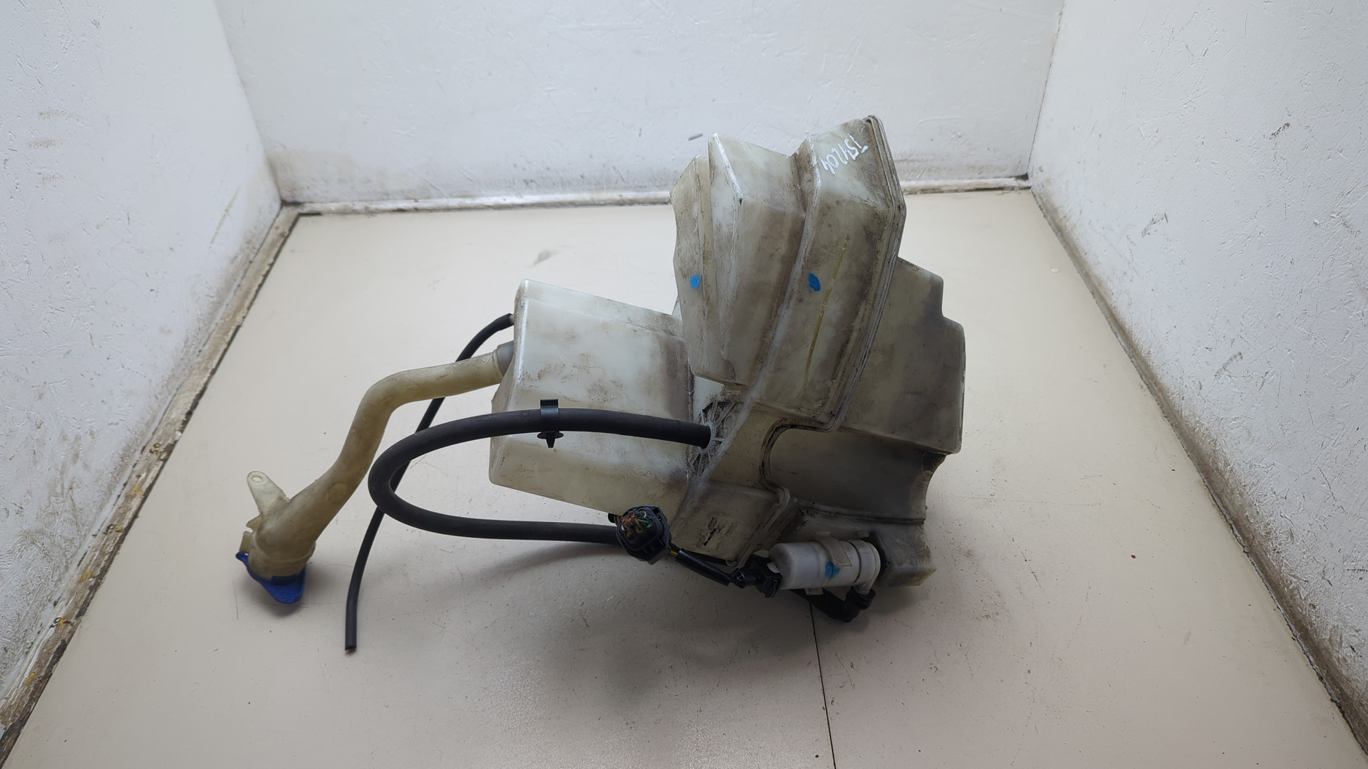 Бачок омывателя лобового стекла