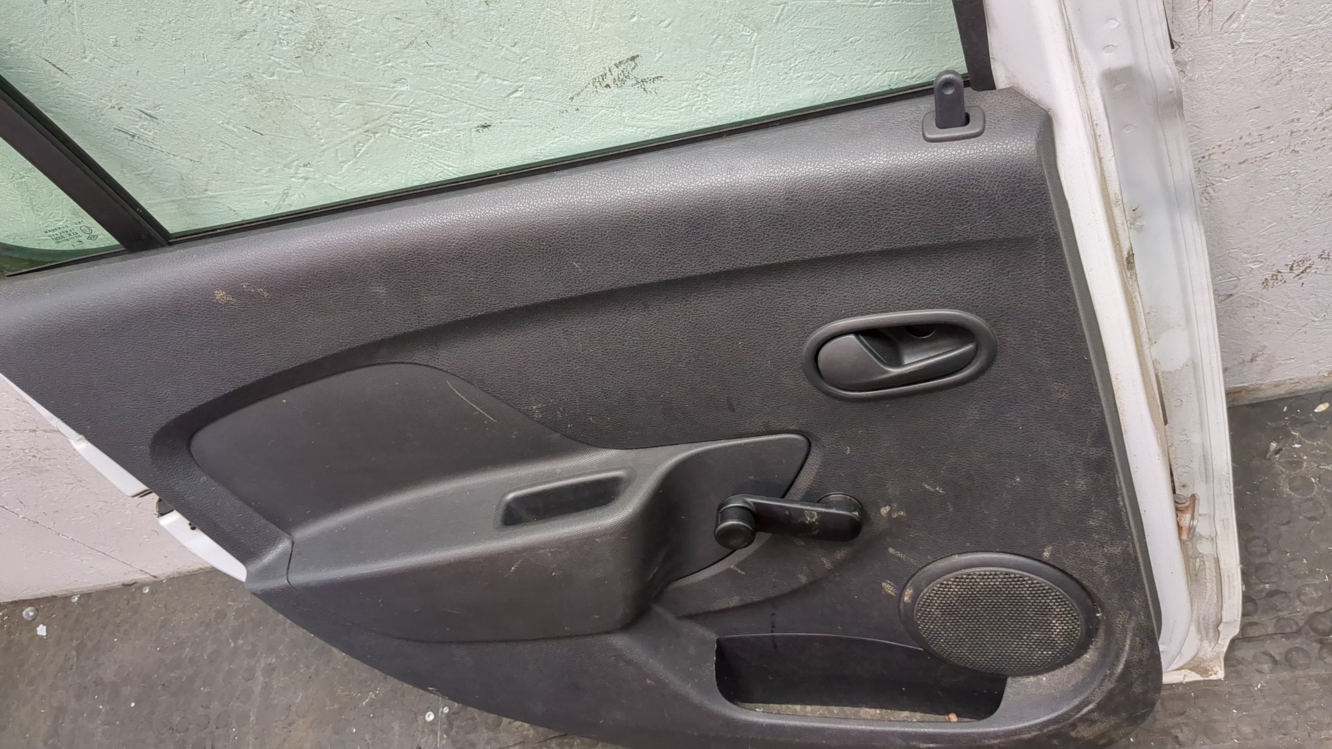 Дверь задняя левая