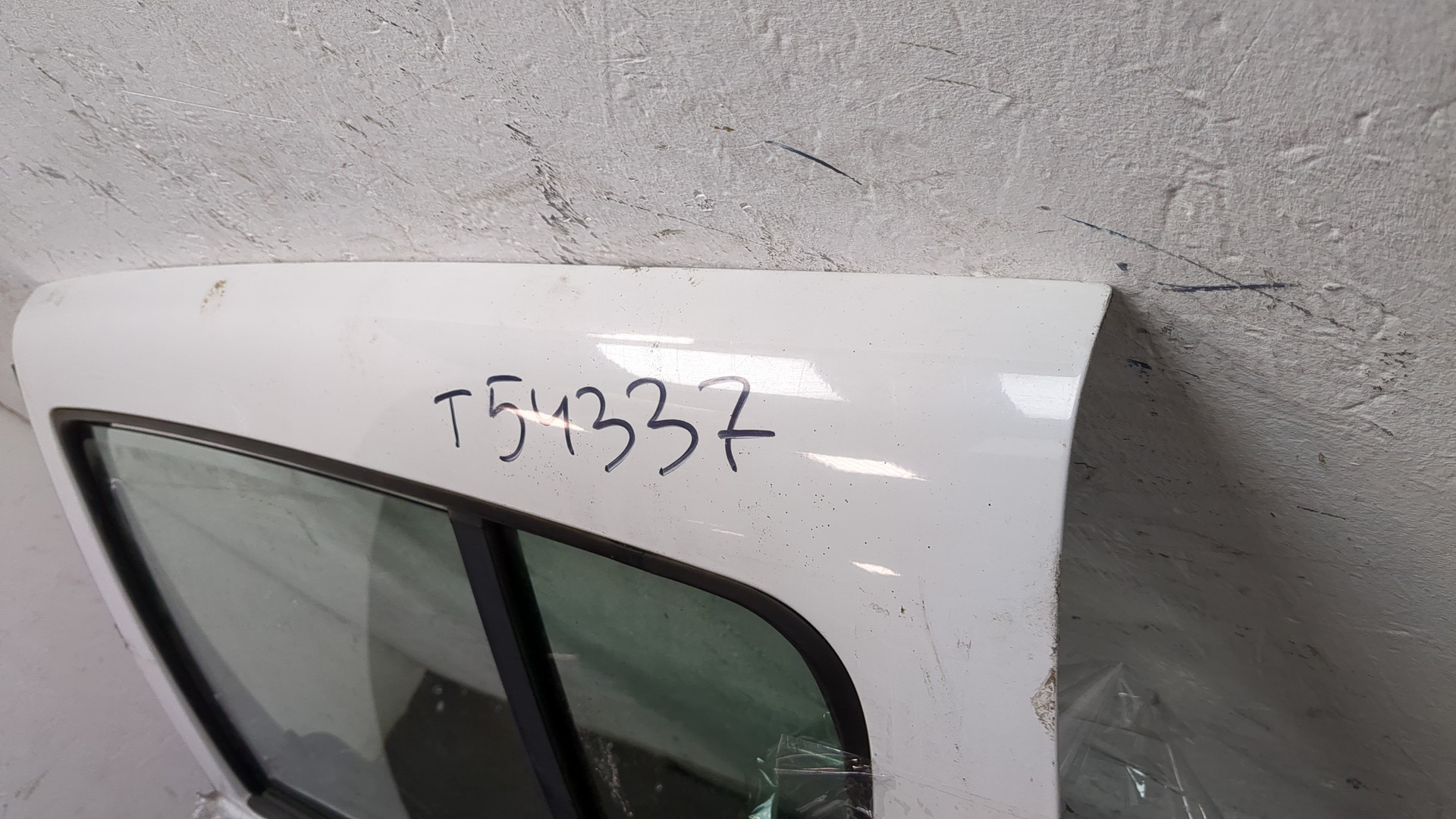 Дверь задняя левая