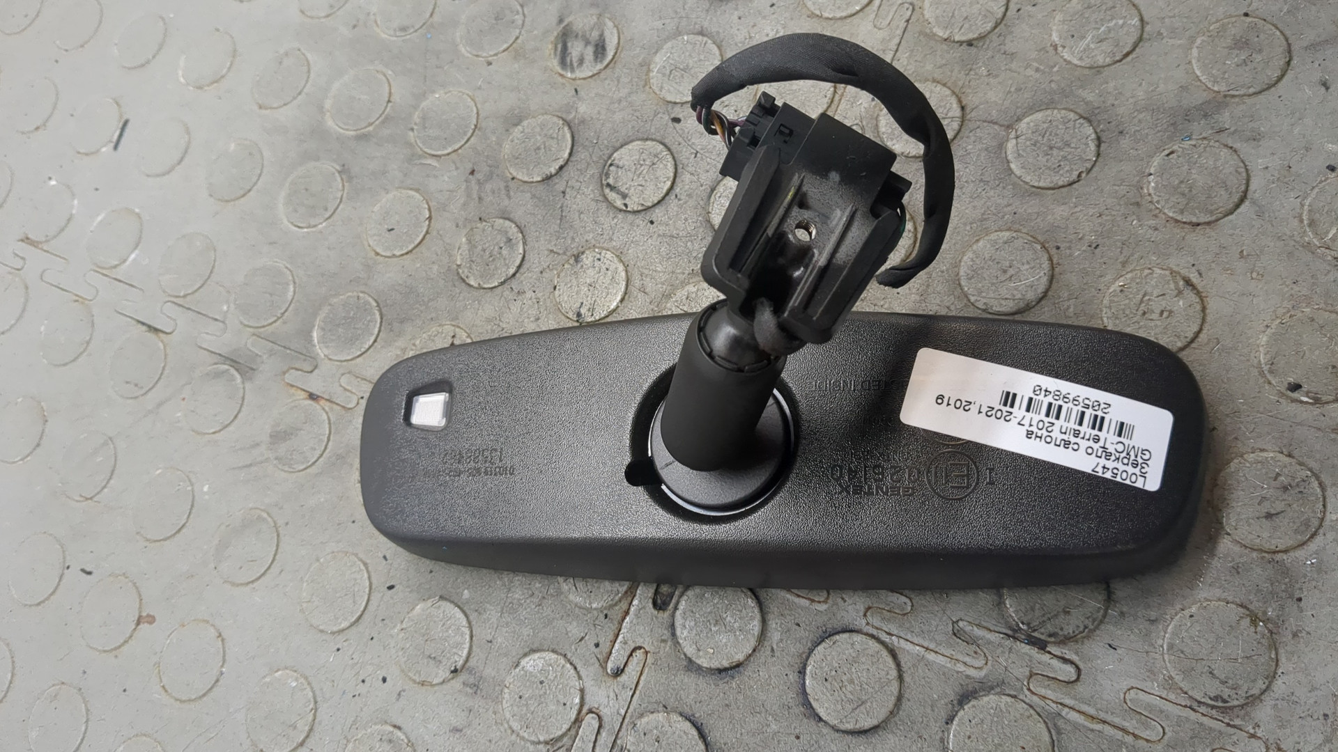 Зеркало заднего вида