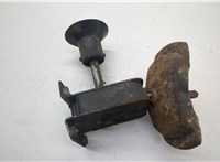  Кронштейн запасного колеса Toyota Sequoia 2000-2008 20602272 #2