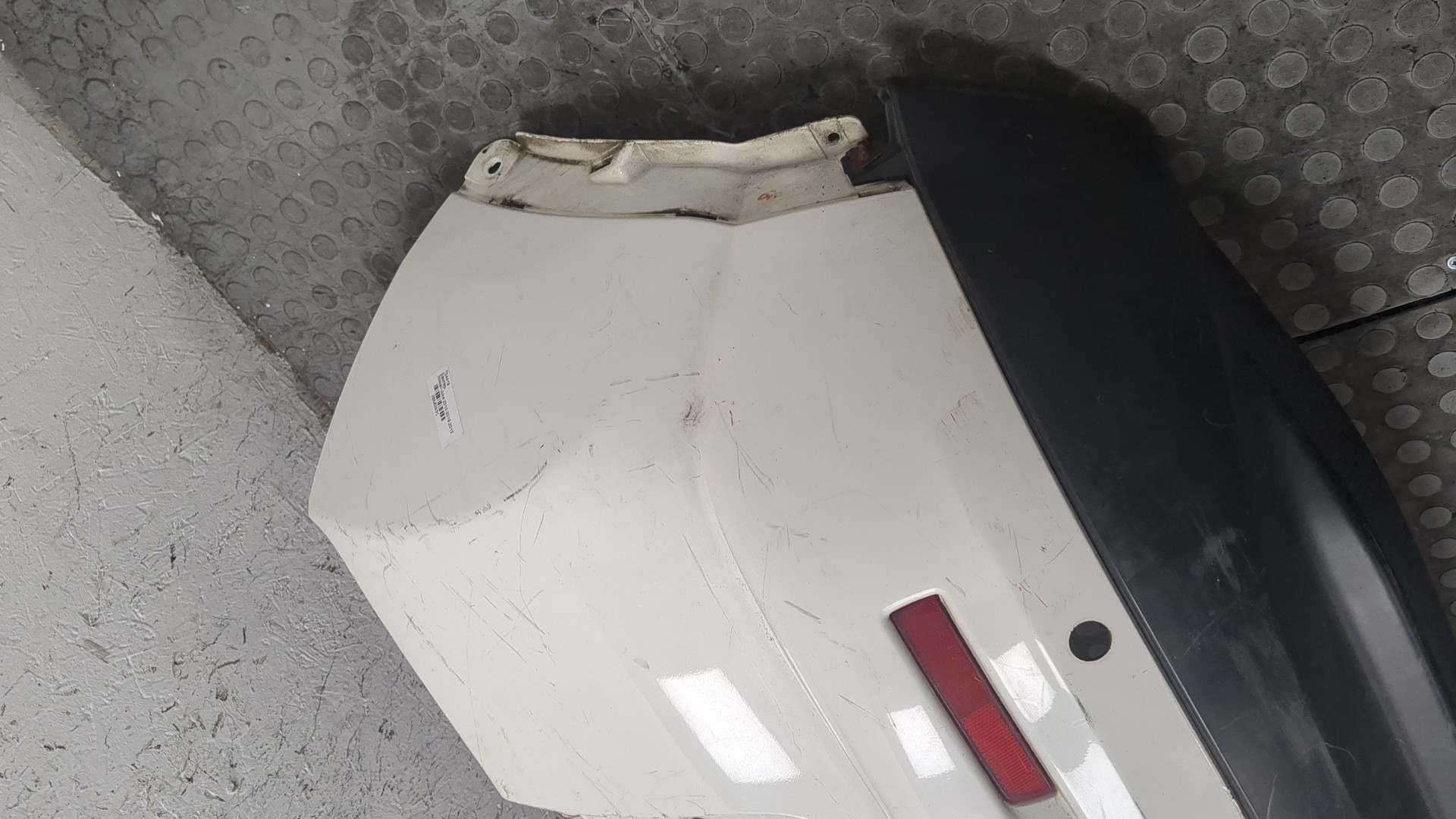 Бампер задний