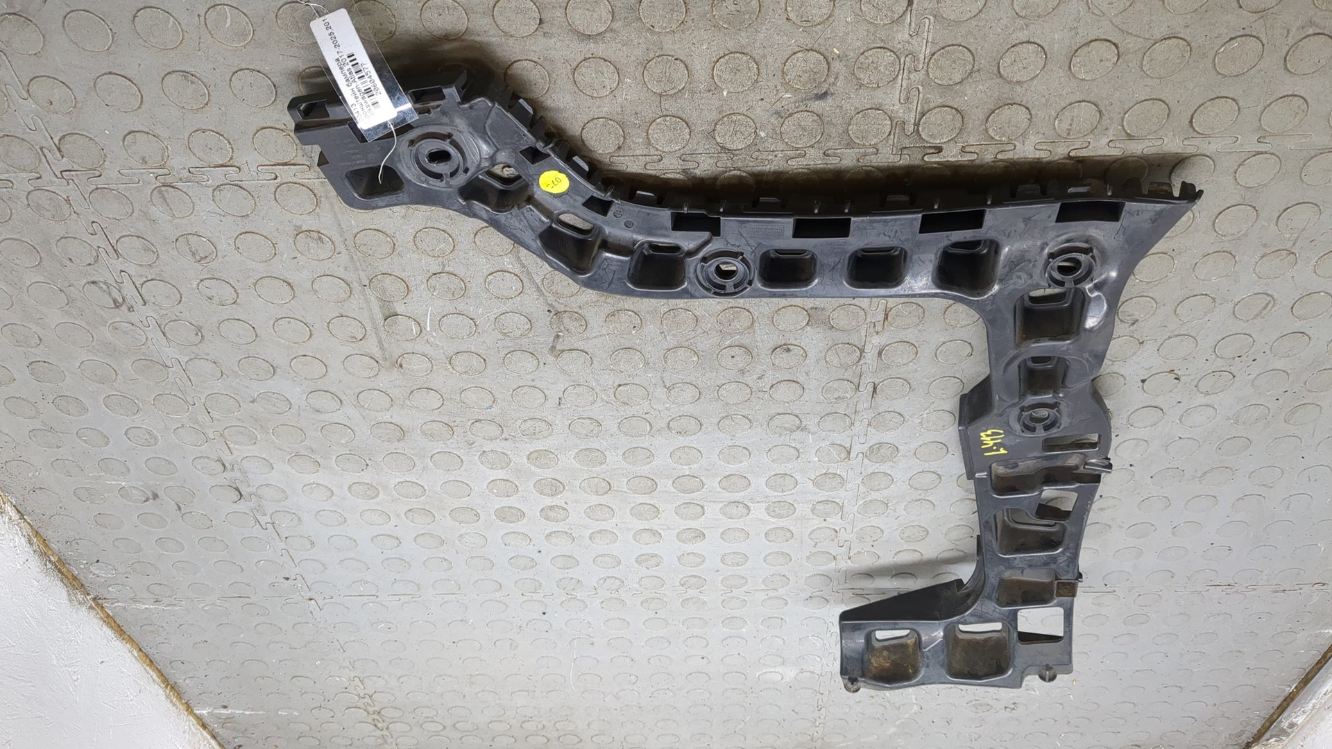 Кронштейн заднего бампера левый