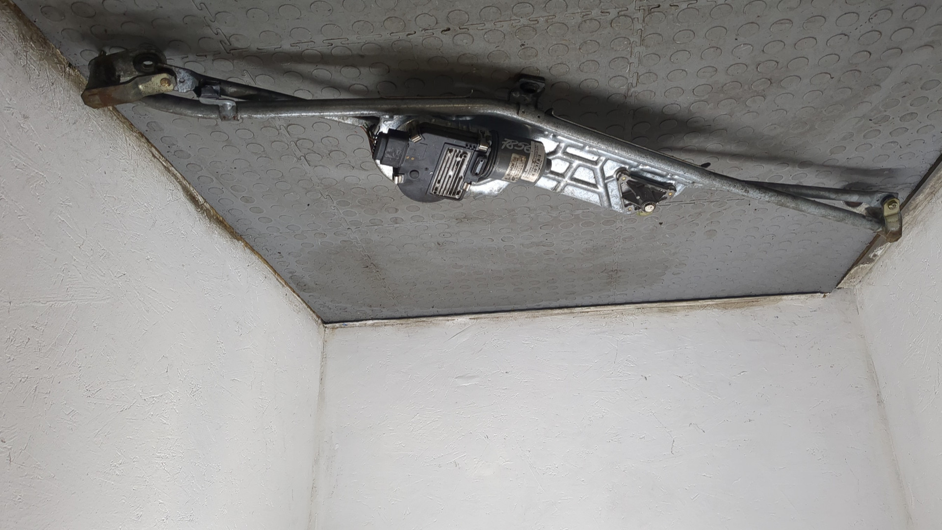 Трапеция стеклоочистителей