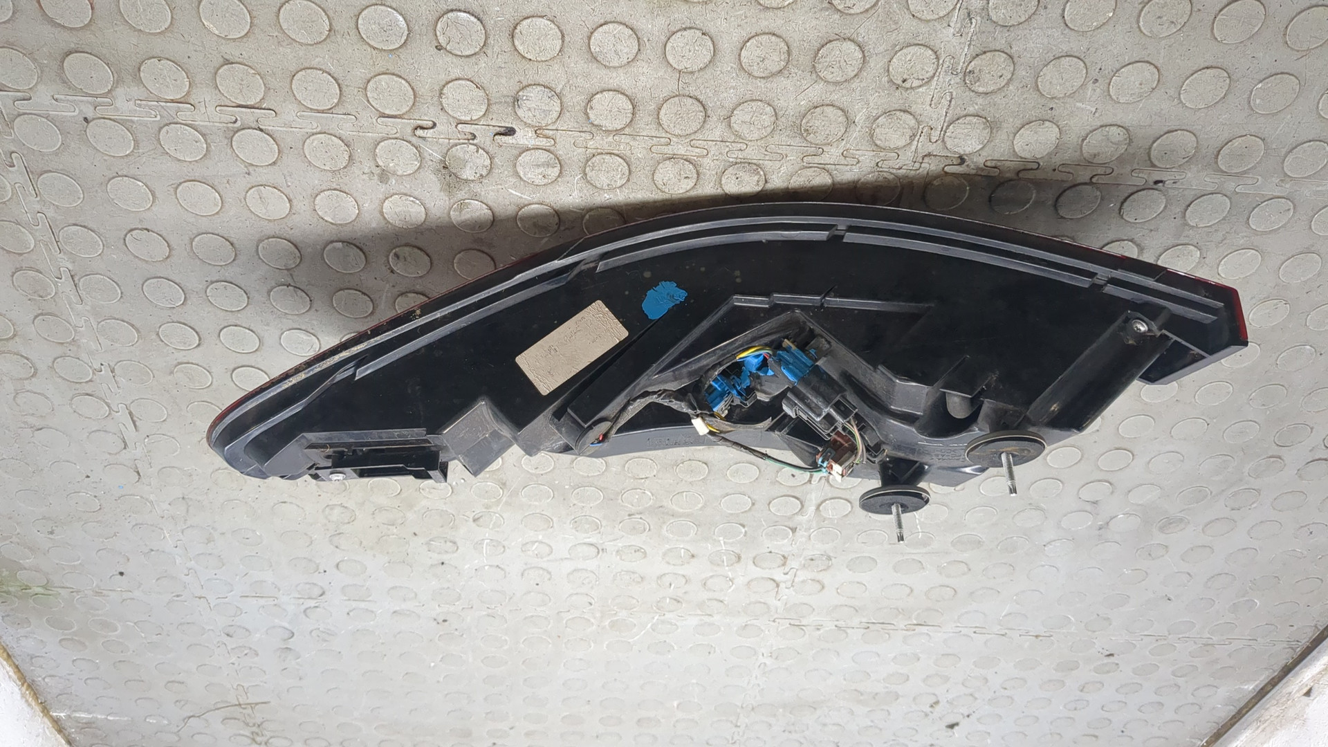 Фонарь задний левый