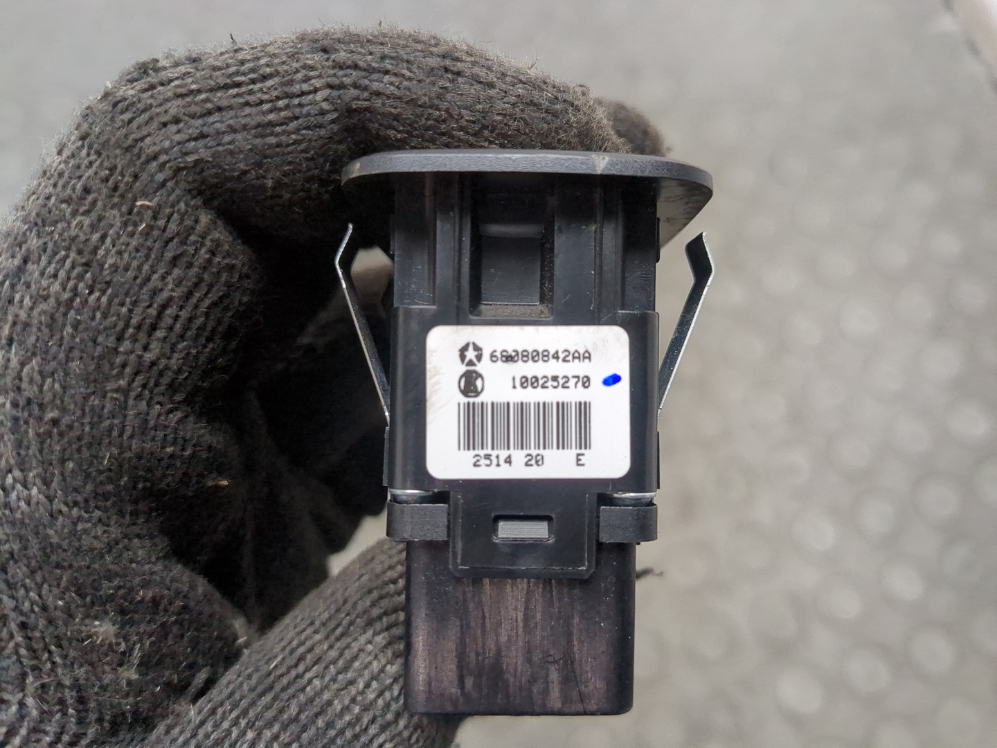 Кнопка стеклоподъемника