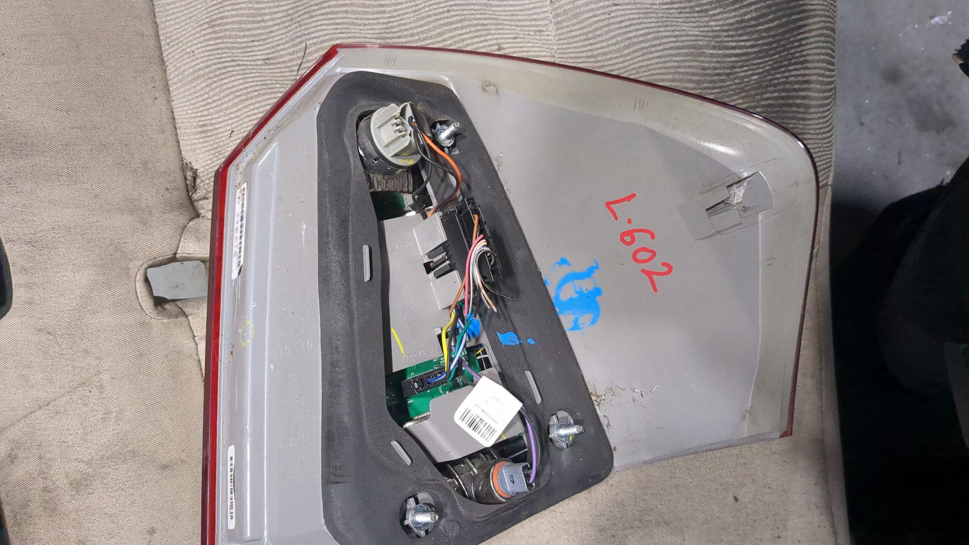 Фонарь задний левый