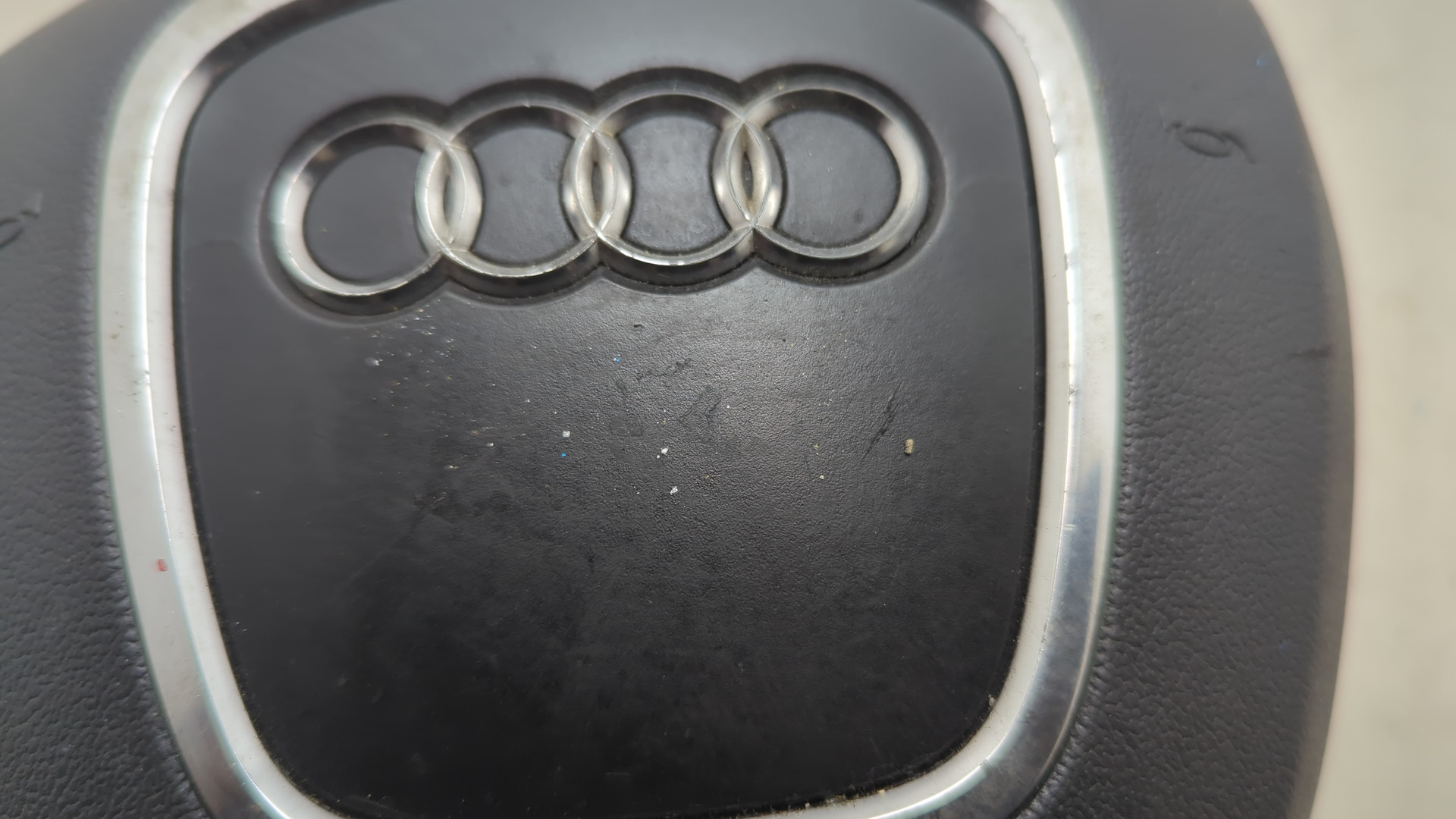 Подушка безопасности в рулевое колесо