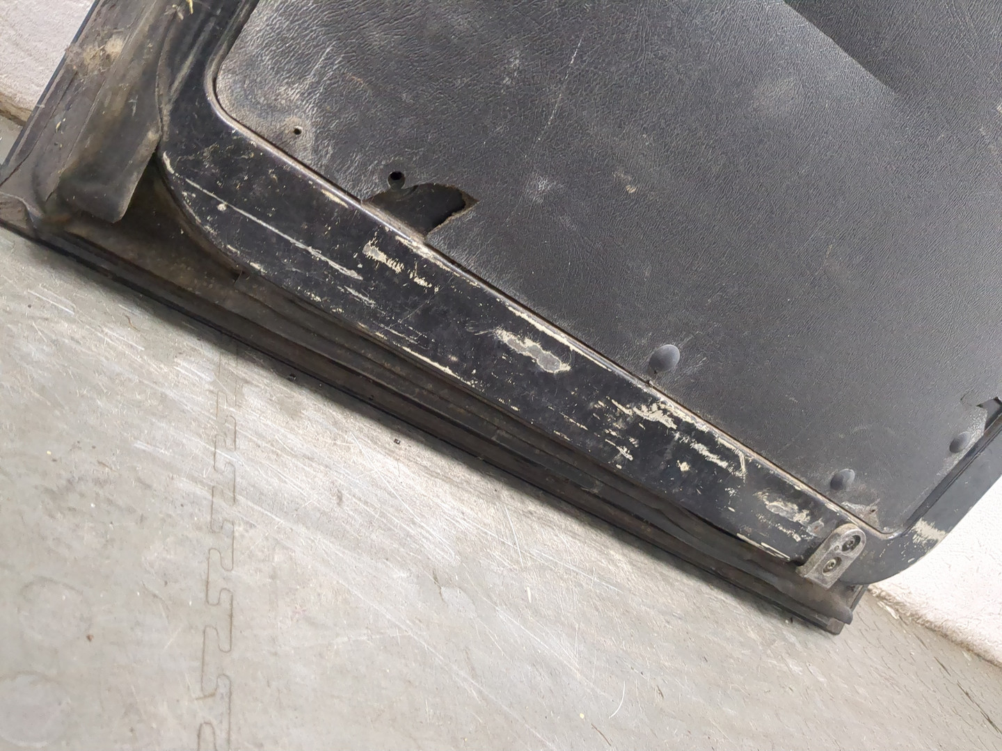 Дверь багажника правая