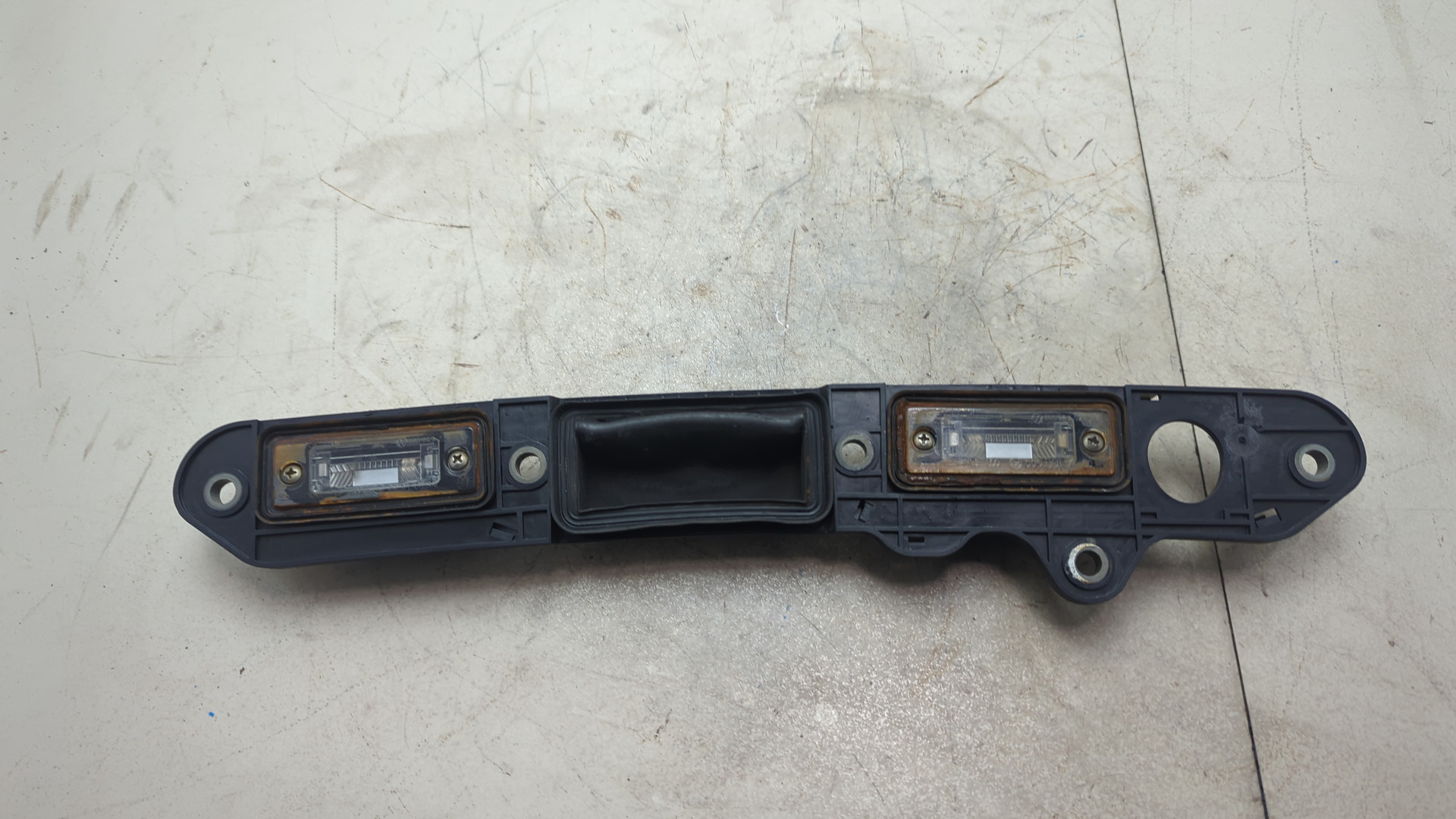 Фонарь подсветки номера