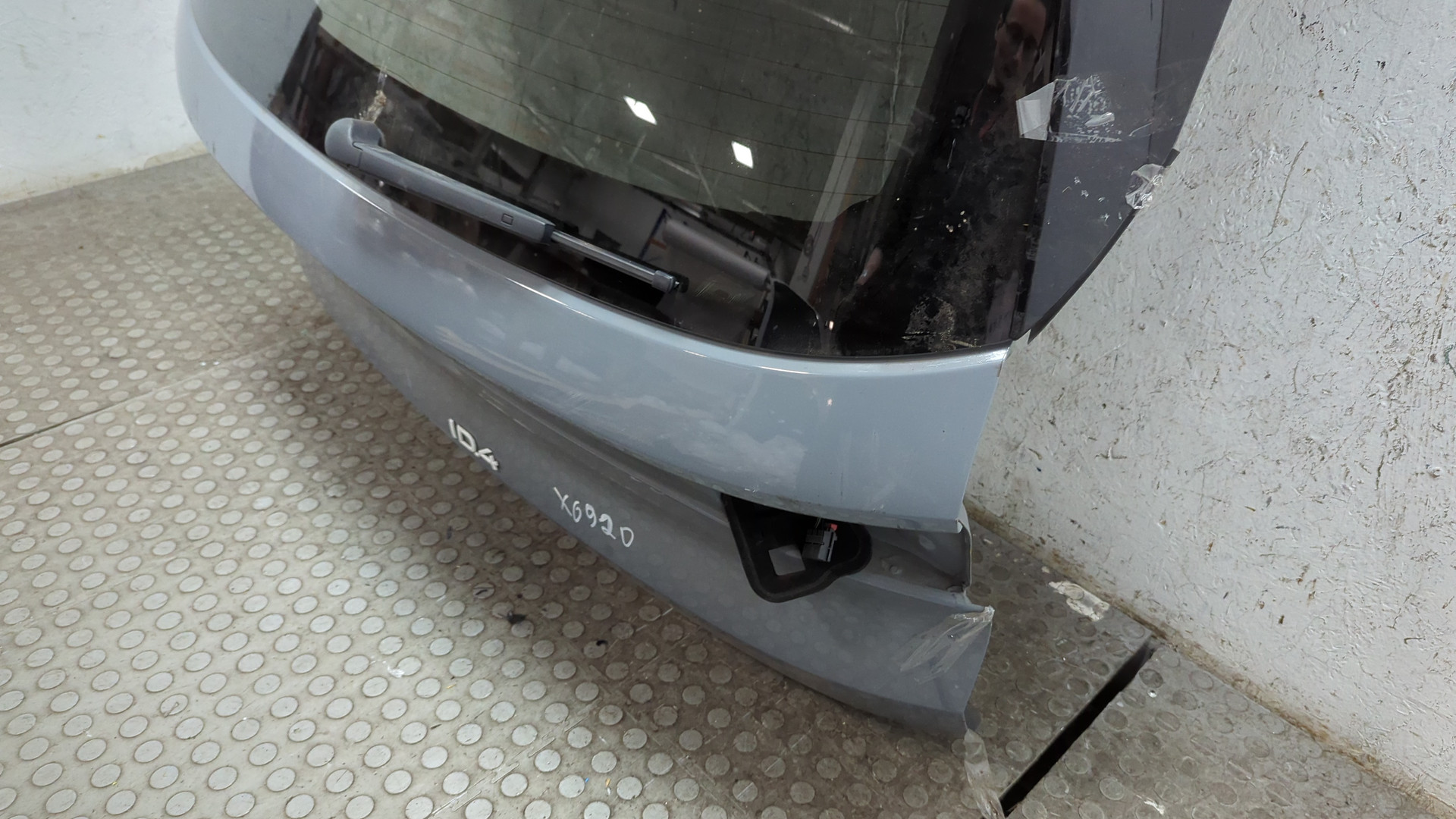 Дверь багажника