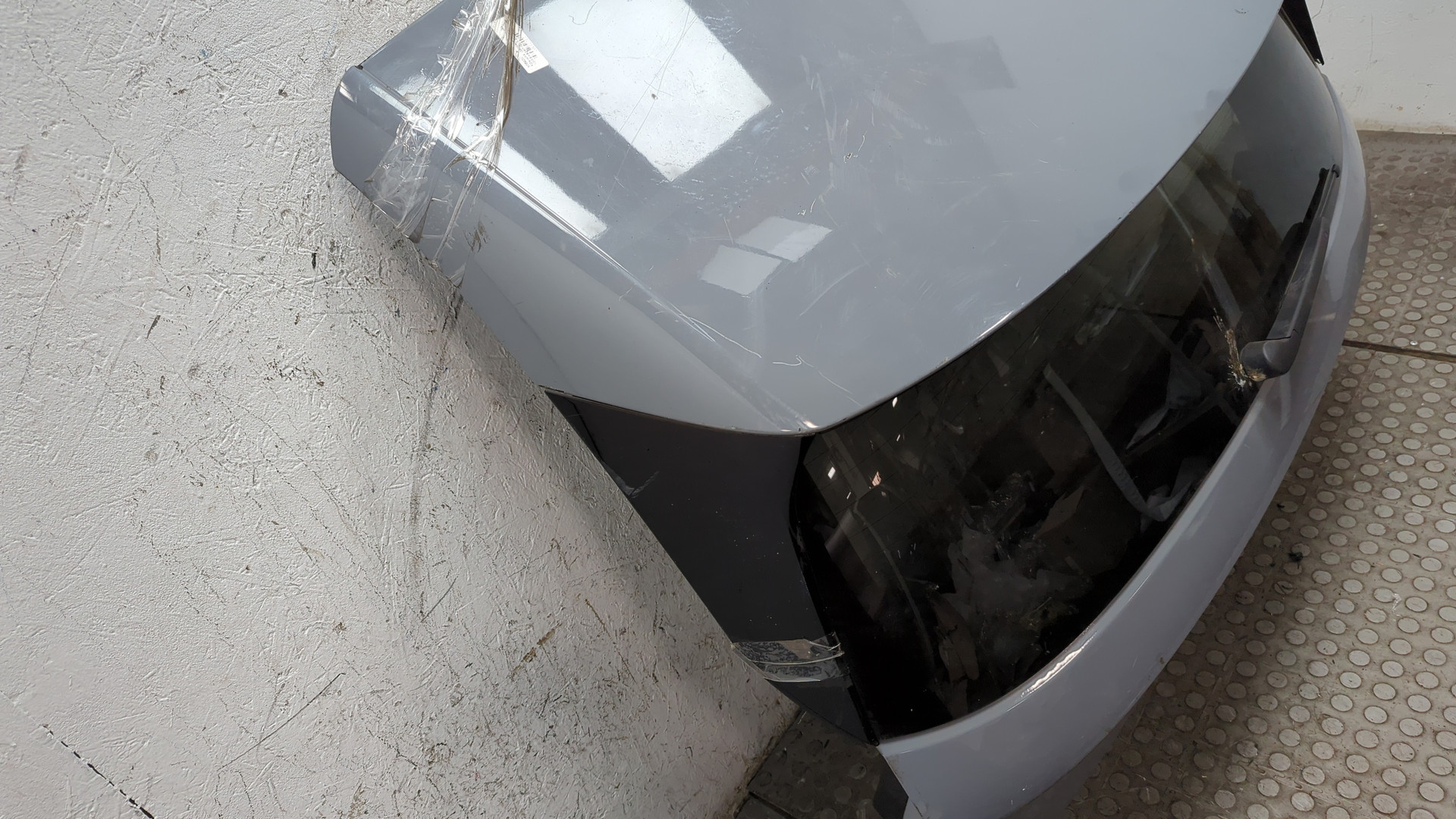 Дверь багажника