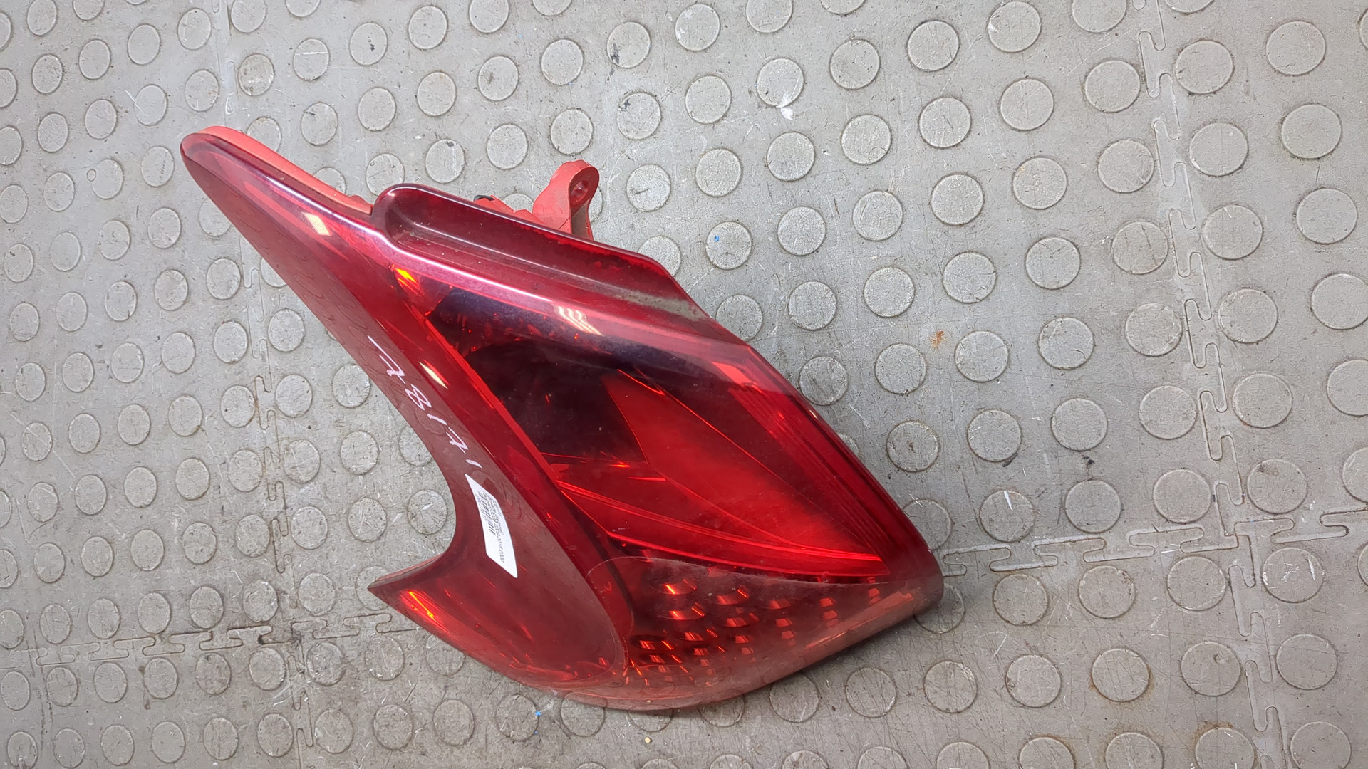 Фонарь задний левый