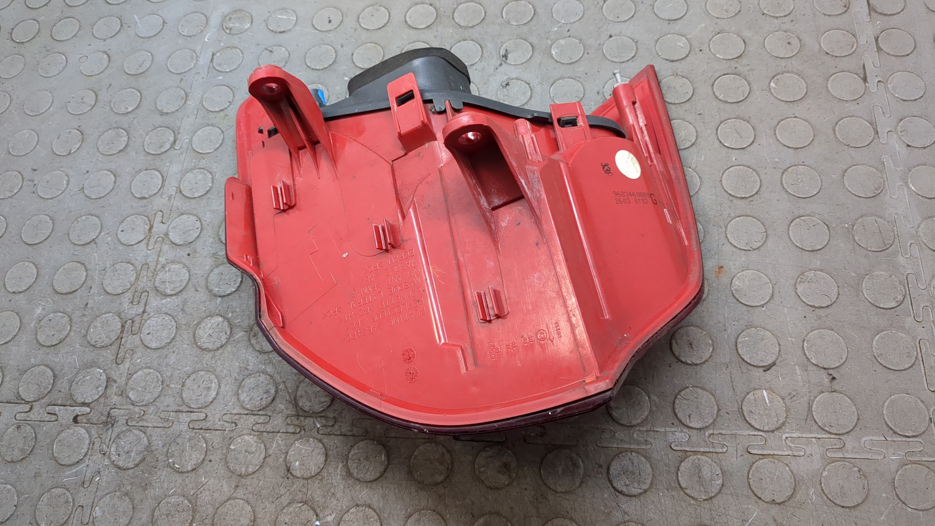 Фонарь задний левый