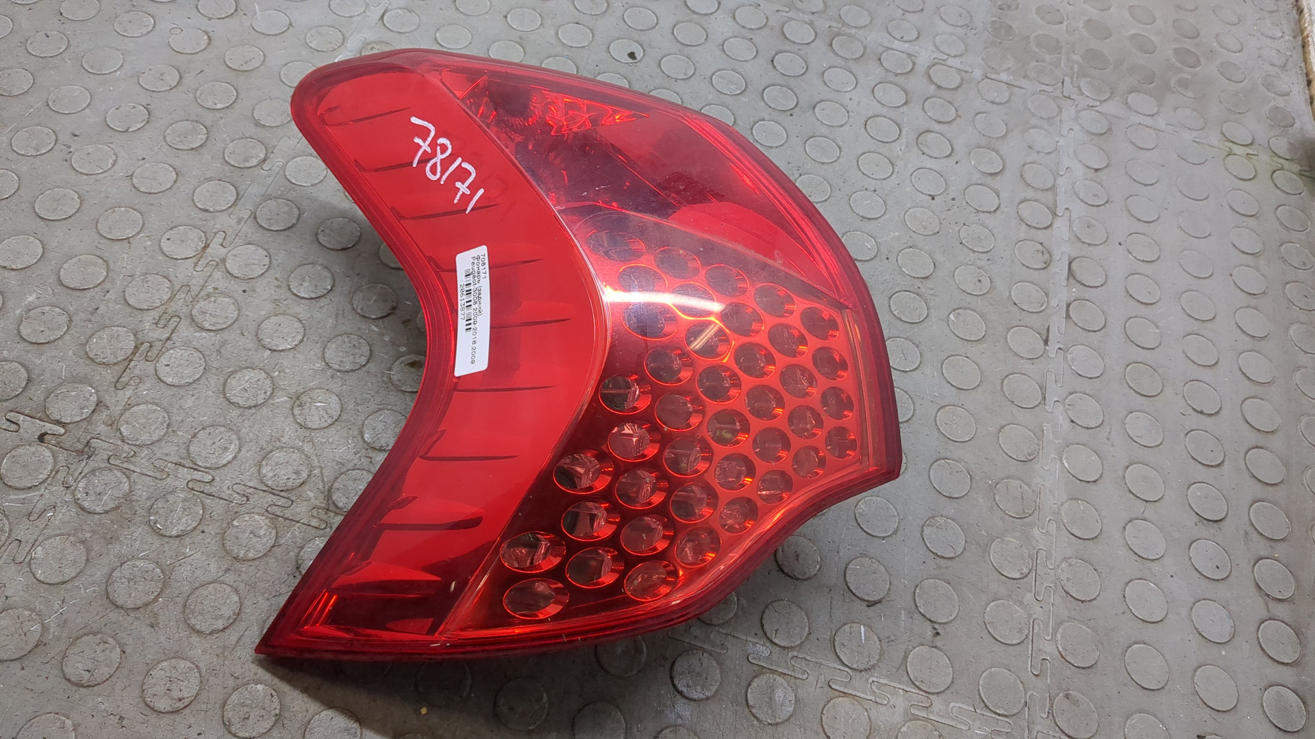 Фонарь задний левый