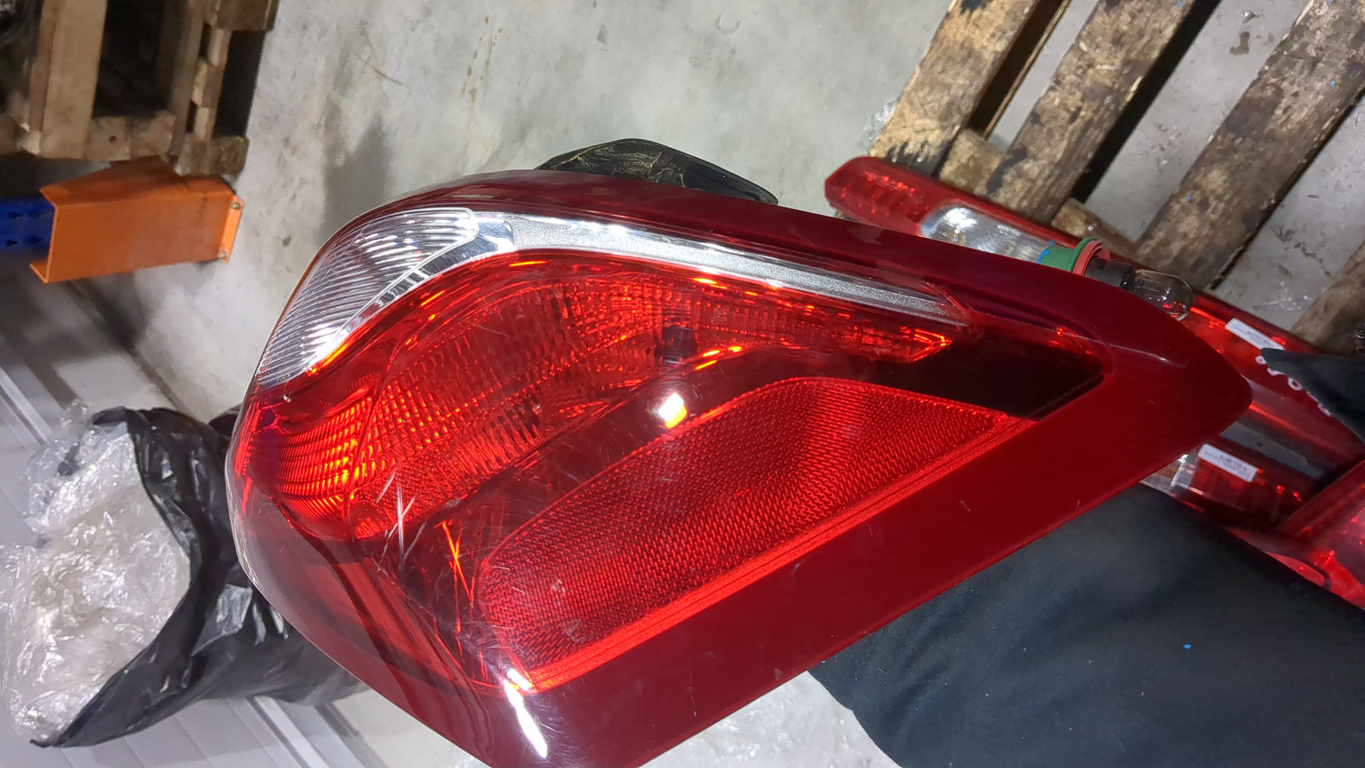 Фонарь задний правый