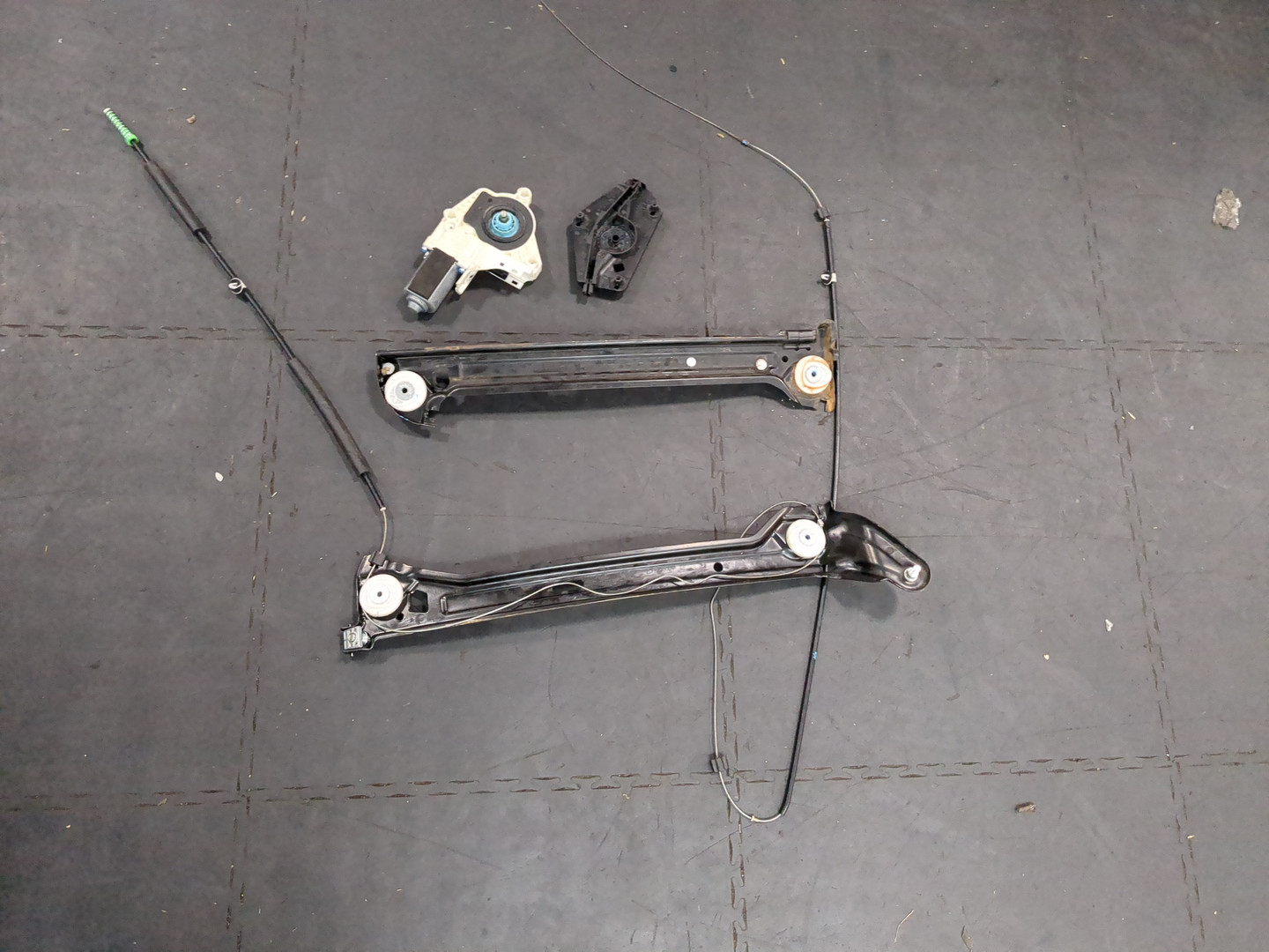 Стеклоподъемник электр. передний правый